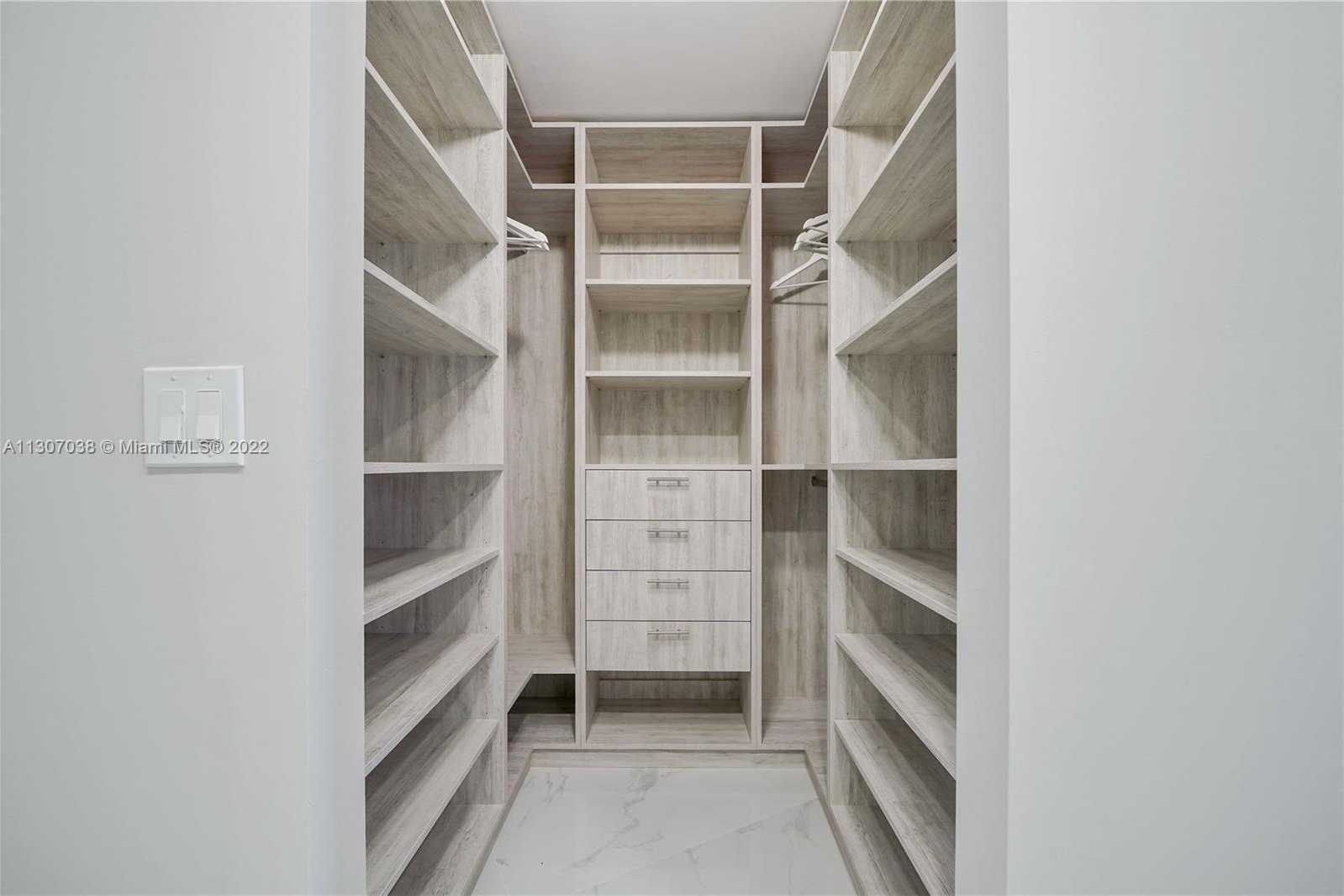 Small Image of 300 SOUTH POINTE DR #4306, Miami Beach Number 49