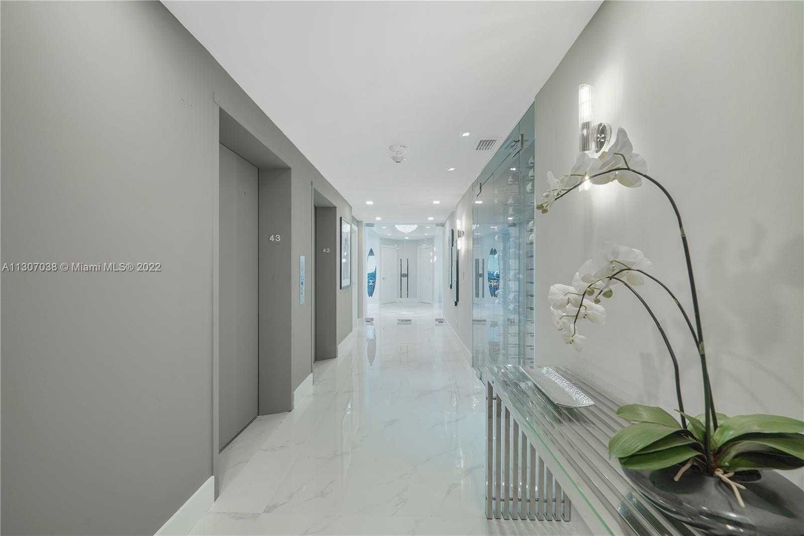 Small Image of 300 SOUTH POINTE DR #4306, Miami Beach Number 5