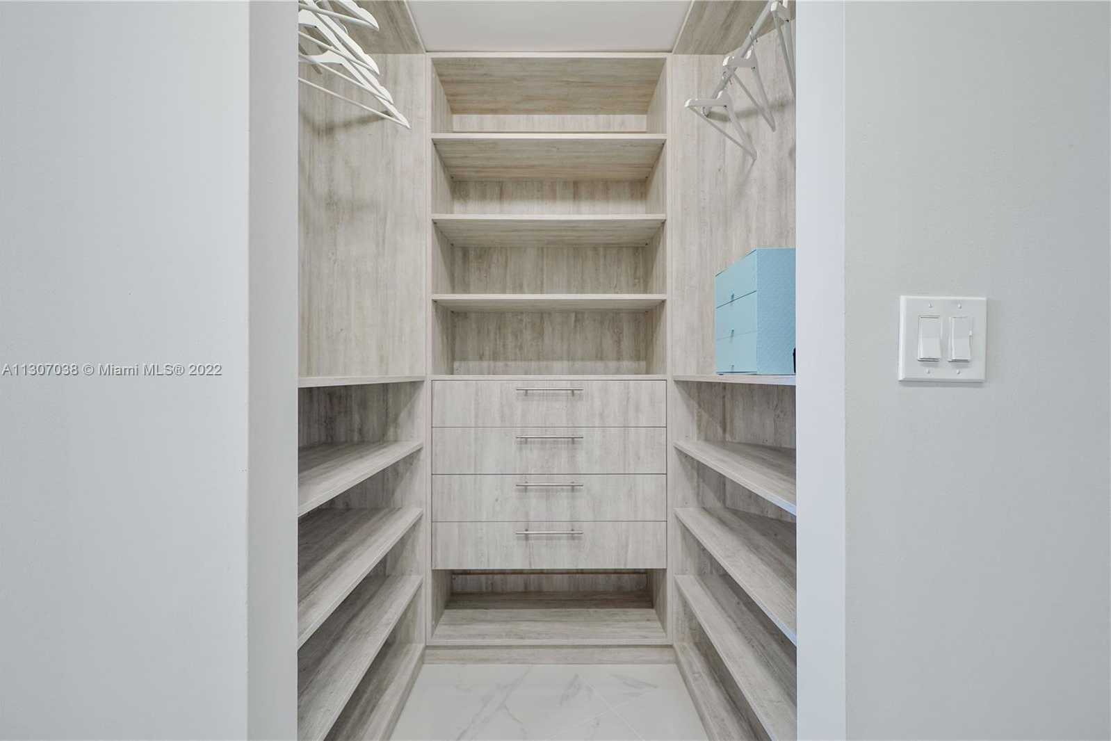 Small Image of 300 SOUTH POINTE DR #4306, Miami Beach Number 50