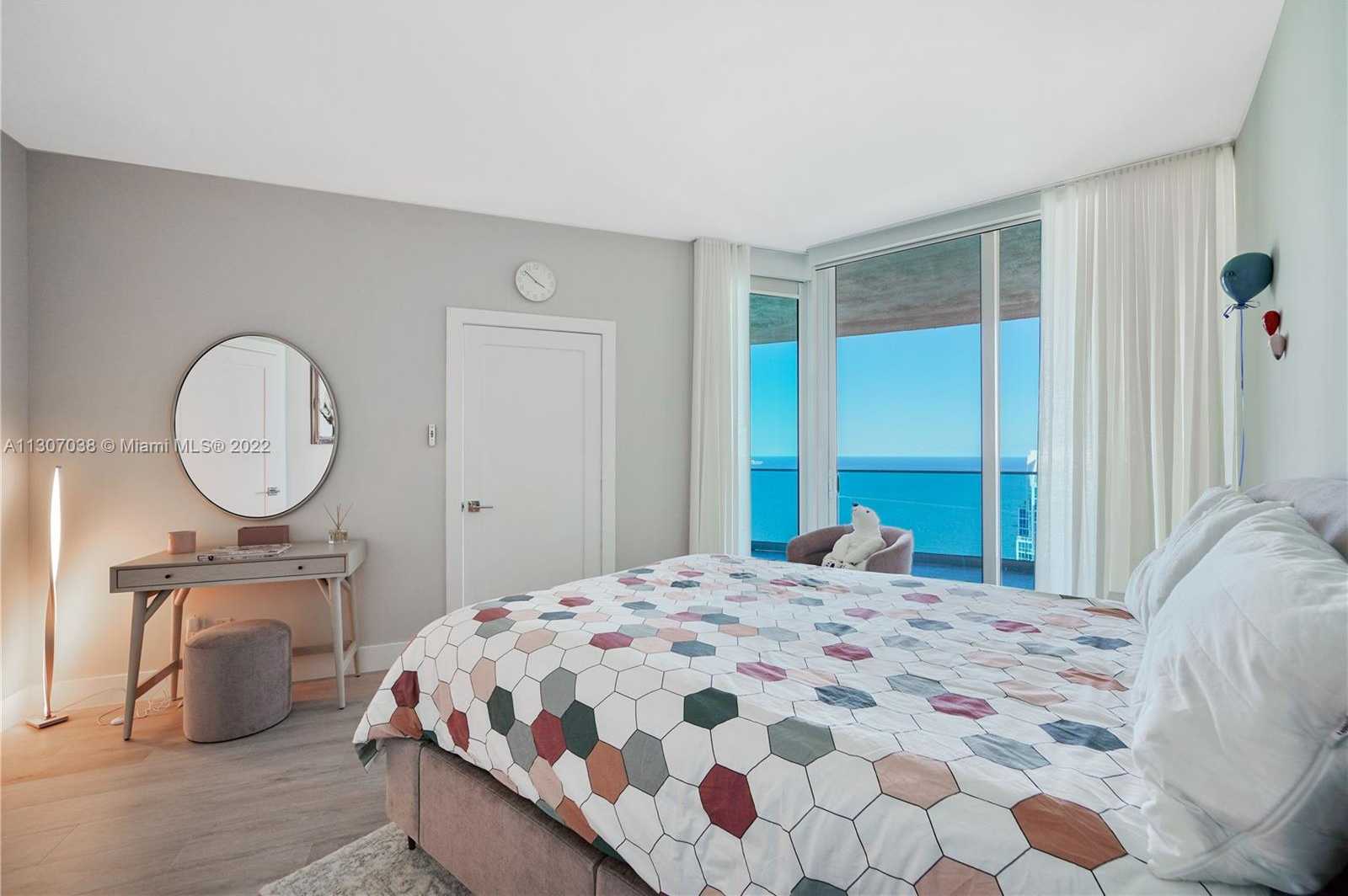 Small Image of 300 SOUTH POINTE DR #4306, Miami Beach Number 52