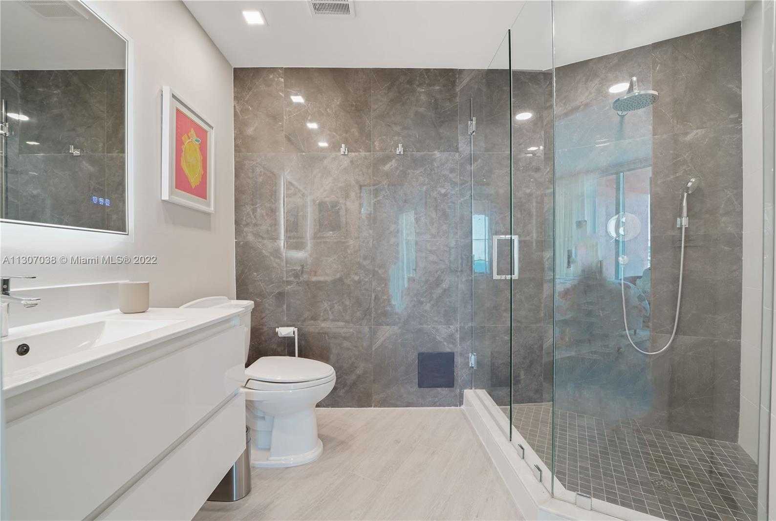 Small Image of 300 SOUTH POINTE DR #4306, Miami Beach Number 54
