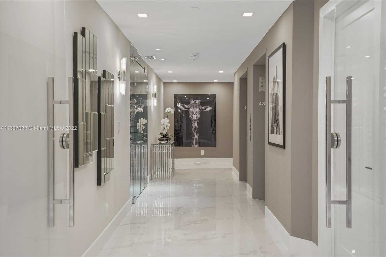 Small Image of 300 SOUTH POINTE DR #4306, Miami Beach Number 6