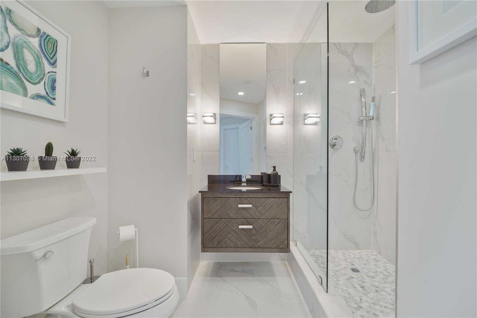Small Image of 300 SOUTH POINTE DR #4306, Miami Beach Number 61