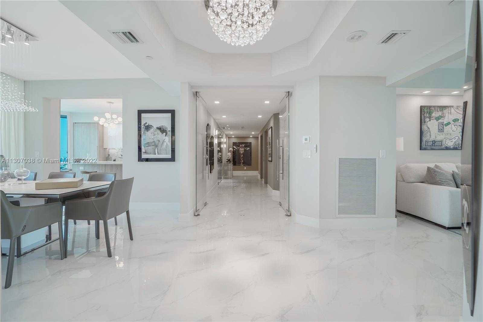 Small Image of 300 SOUTH POINTE DR #4306, Miami Beach Number 8