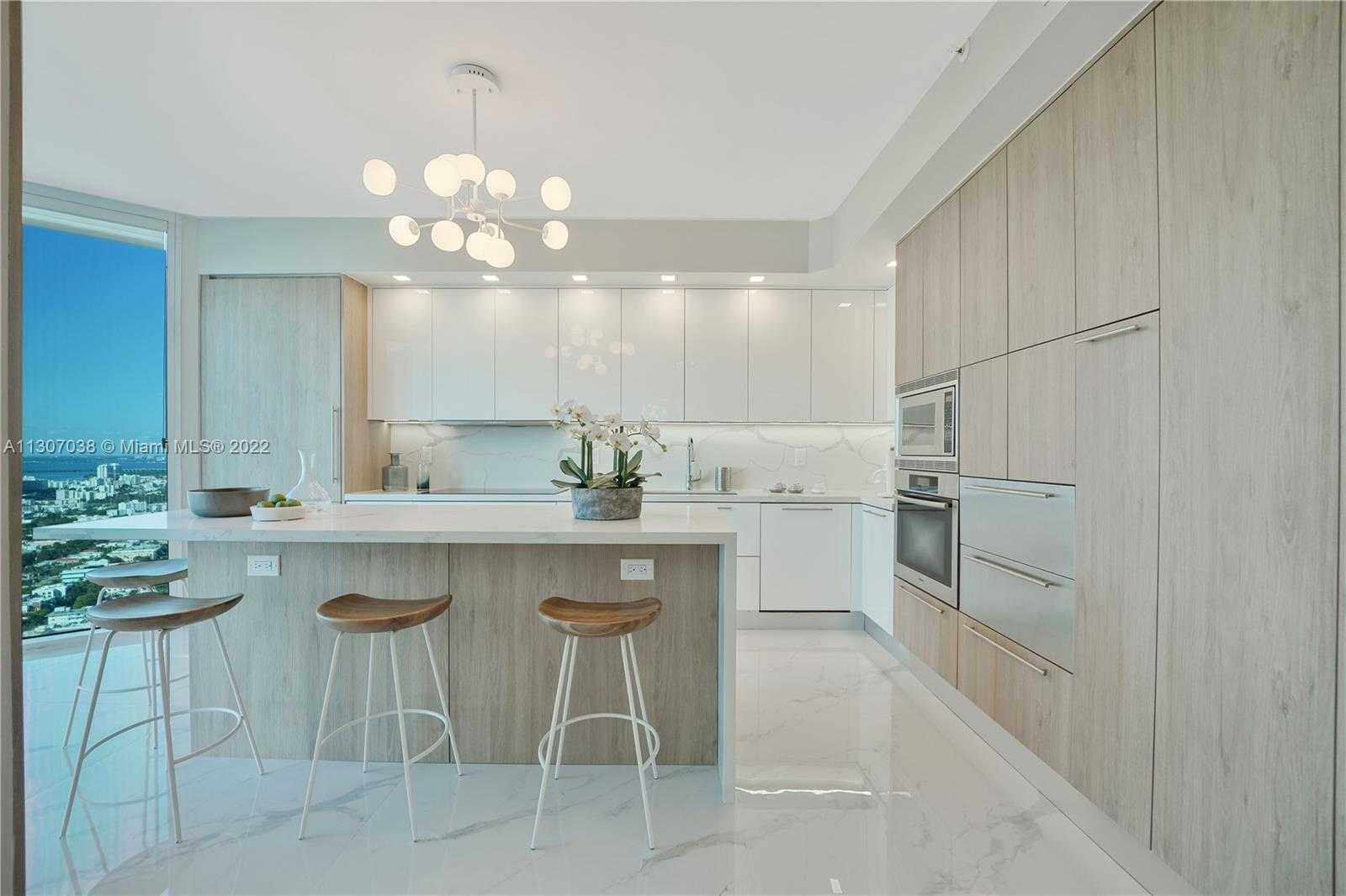 Small Image of 300 SOUTH POINTE DR #4306, Miami Beach Number 9