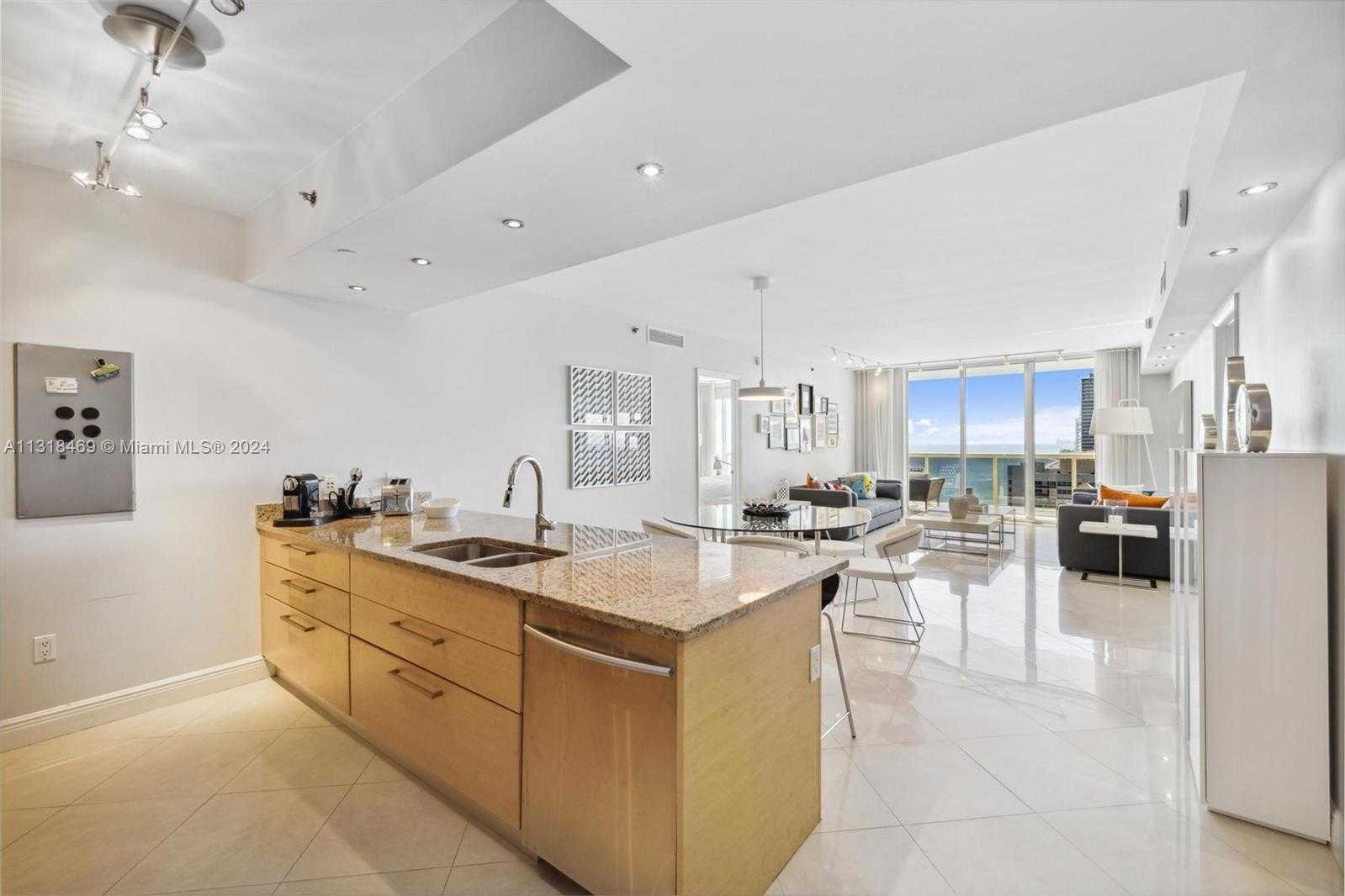 Small Image of 1830 SOUTH OCEAN DR #2703, Hallandale Beach Number 3