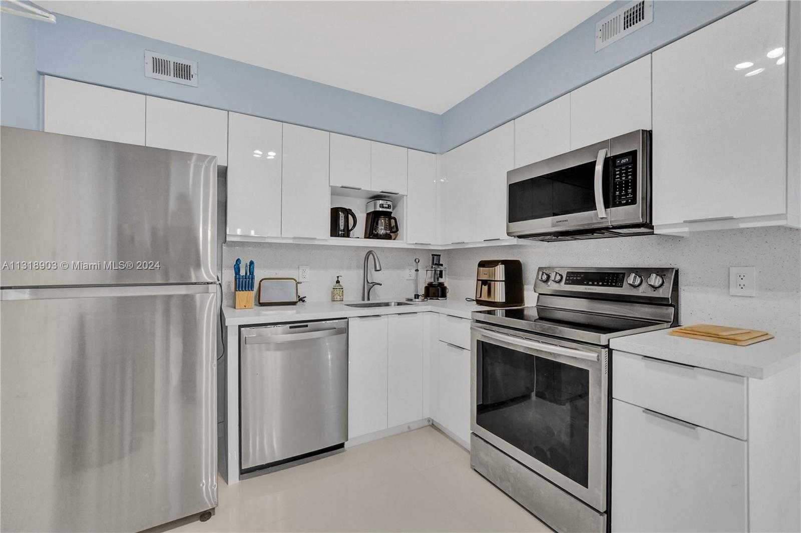 Small Image of 5151 COLLINS AVE #829, Miami Beach Number 38