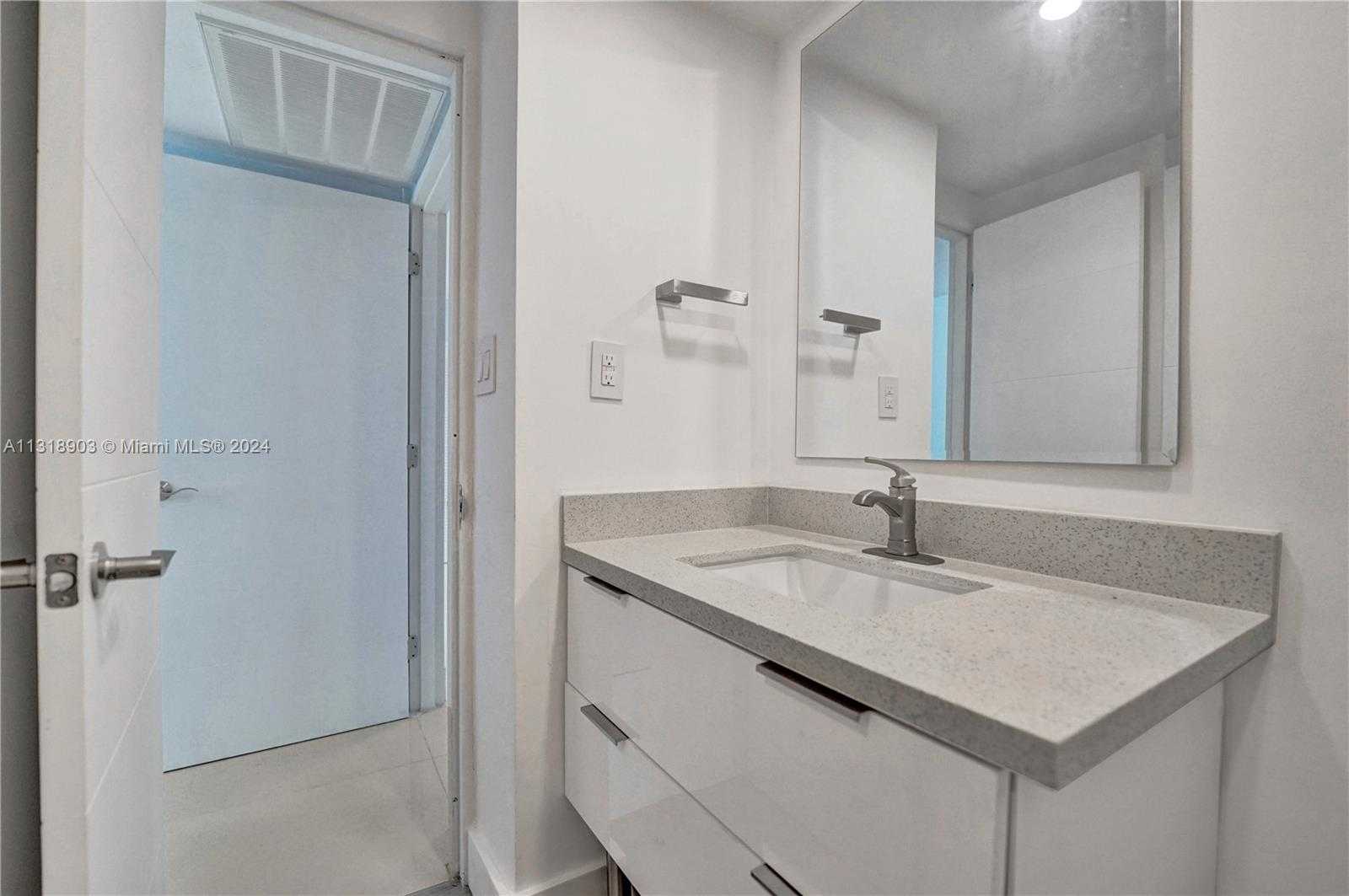 Small Image of 5151 COLLINS AVE #829, Miami Beach Number 90