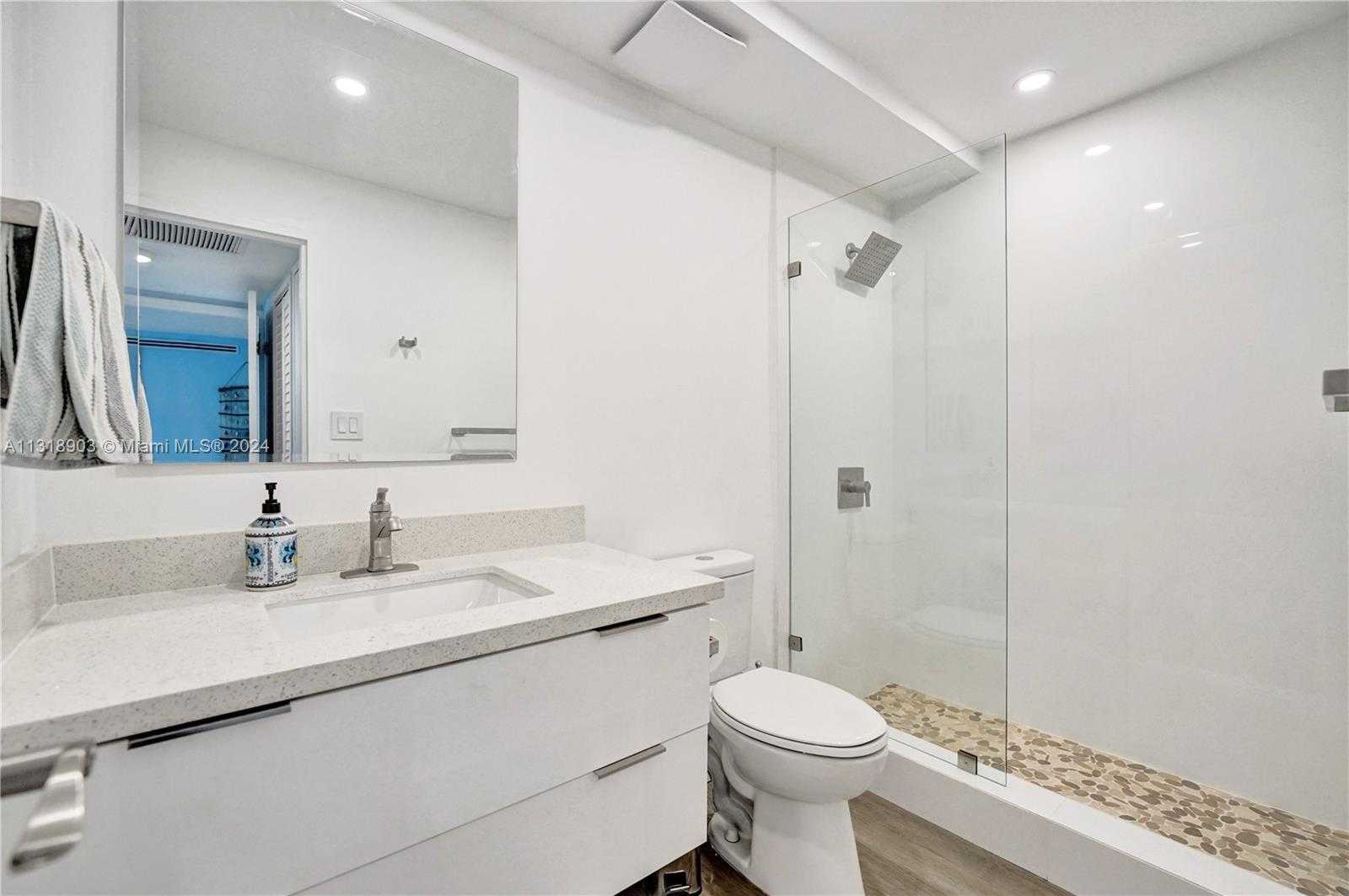 Small Image of 5151 COLLINS AVE #829, Miami Beach Number 92