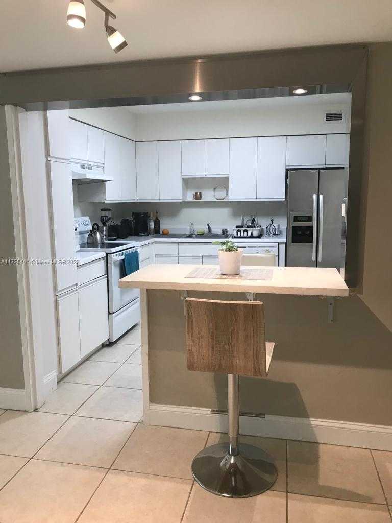 Small Image of 5151 COLLINS AVE #727, Miami Beach Number 17