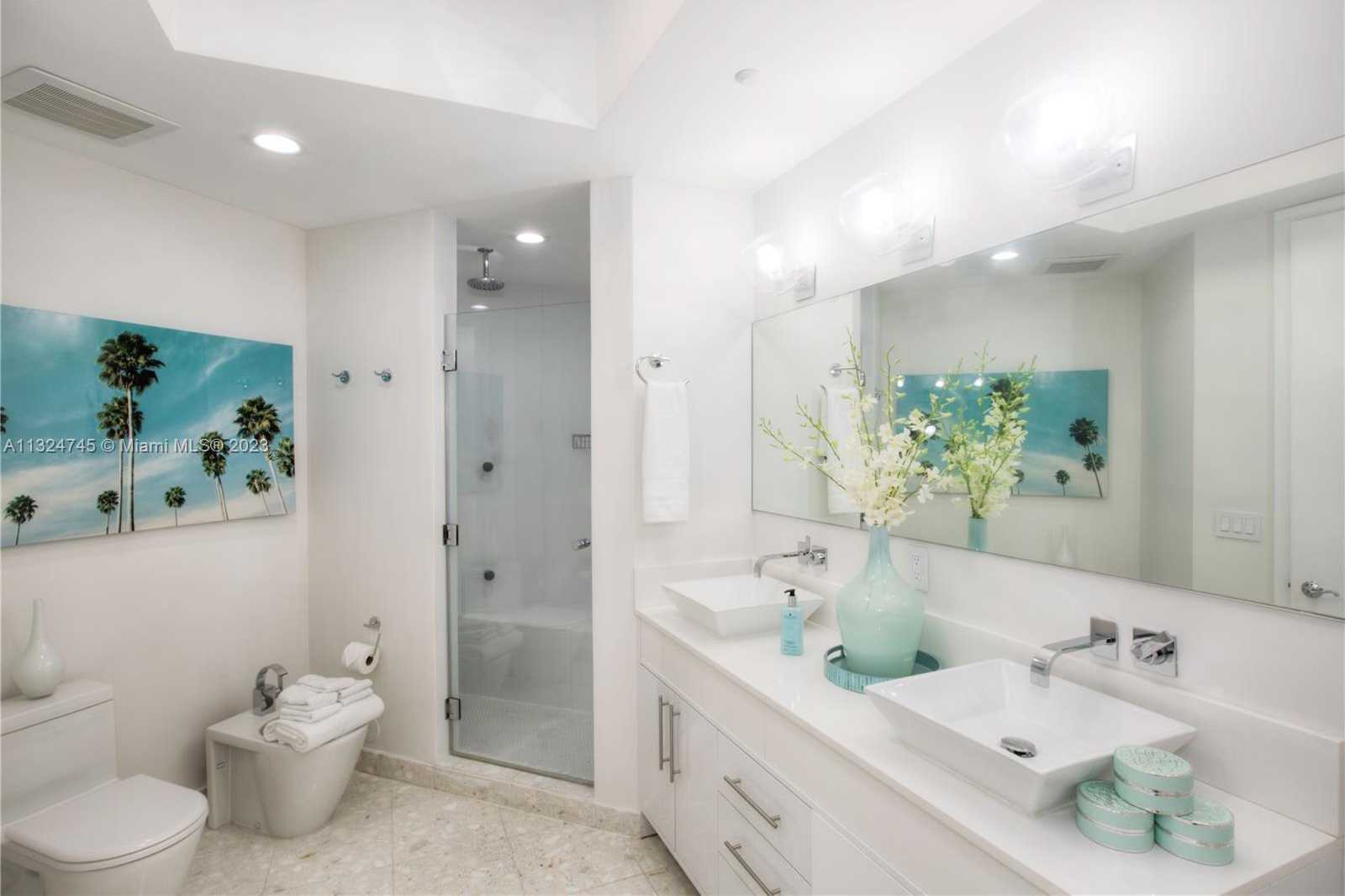 Small Image of 100 SOUTH POINTE DR #1501, Miami Beach Number 11