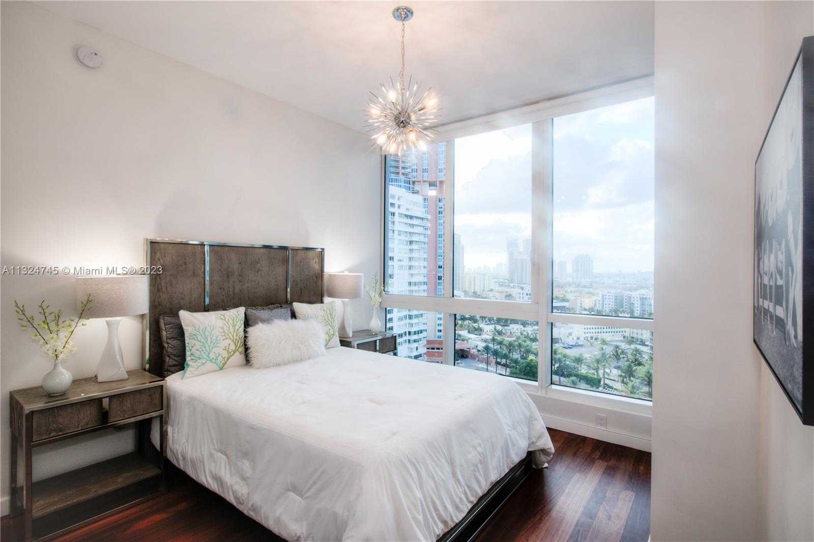Small Image of 100 SOUTH POINTE DR #1501, Miami Beach Number 13