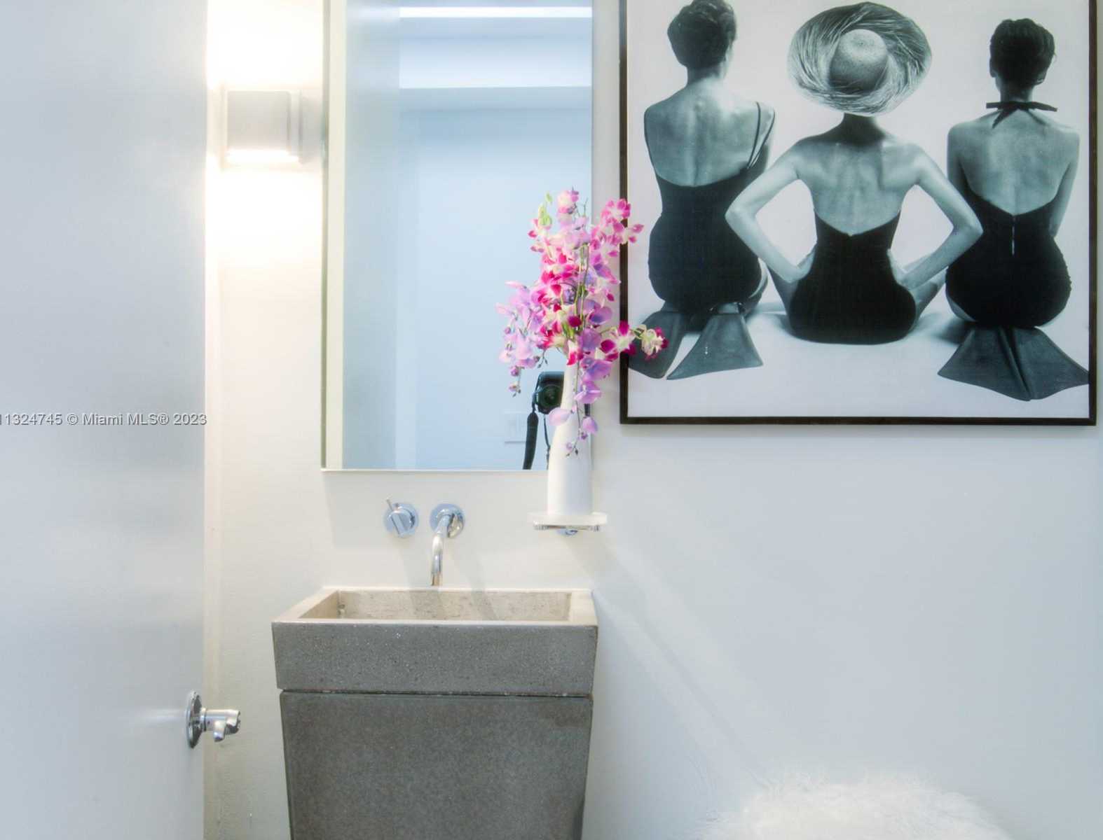 Small Image of 100 SOUTH POINTE DR #1501, Miami Beach Number 18