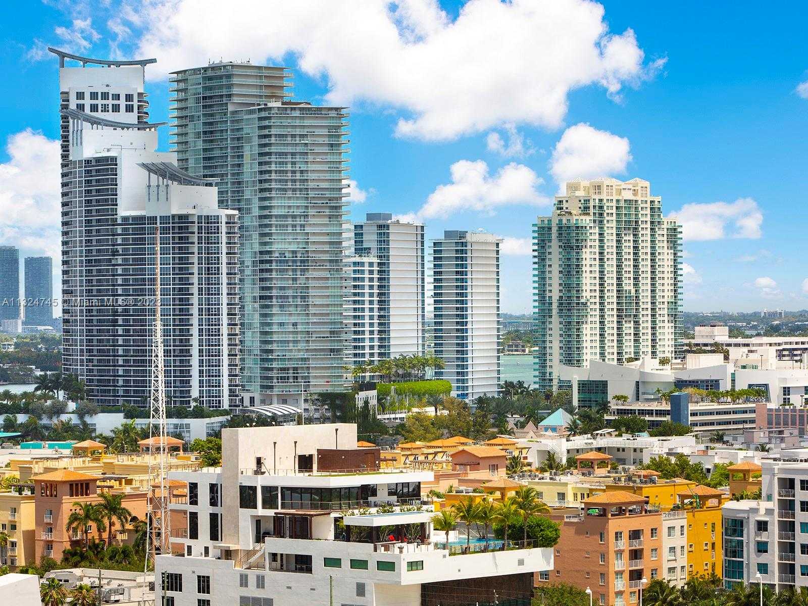 Small Image of 100 SOUTH POINTE DR #1501, Miami Beach Number 27