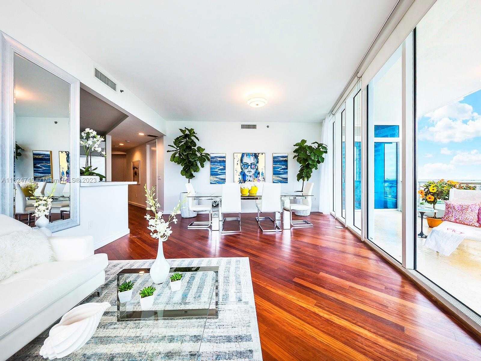 Small Image of 100 SOUTH POINTE DR #1501, Miami Beach Number 30