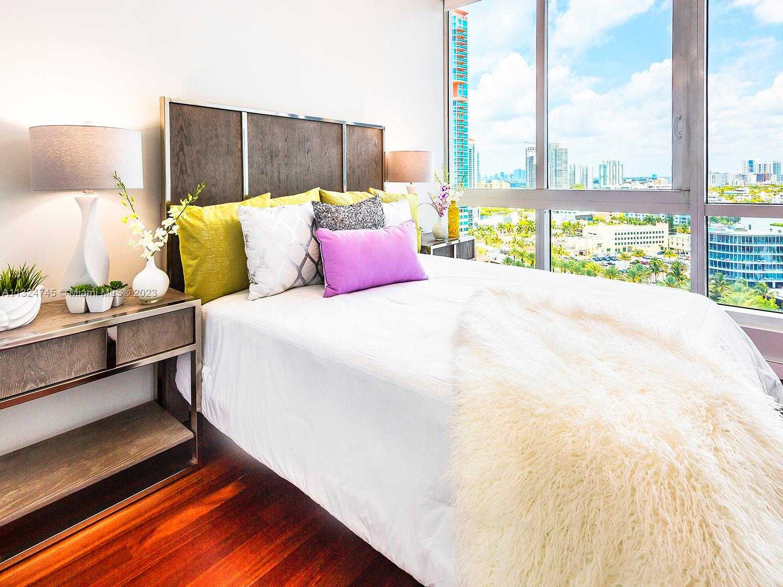 Small Image of 100 SOUTH POINTE DR #1501, Miami Beach Number 31