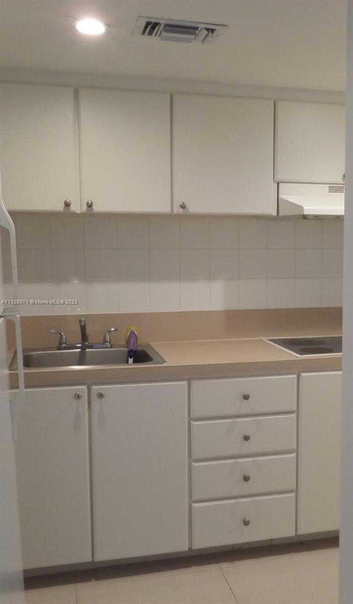 Small Image of 1000 WEST AVE #1032, Miami Beach Number 3