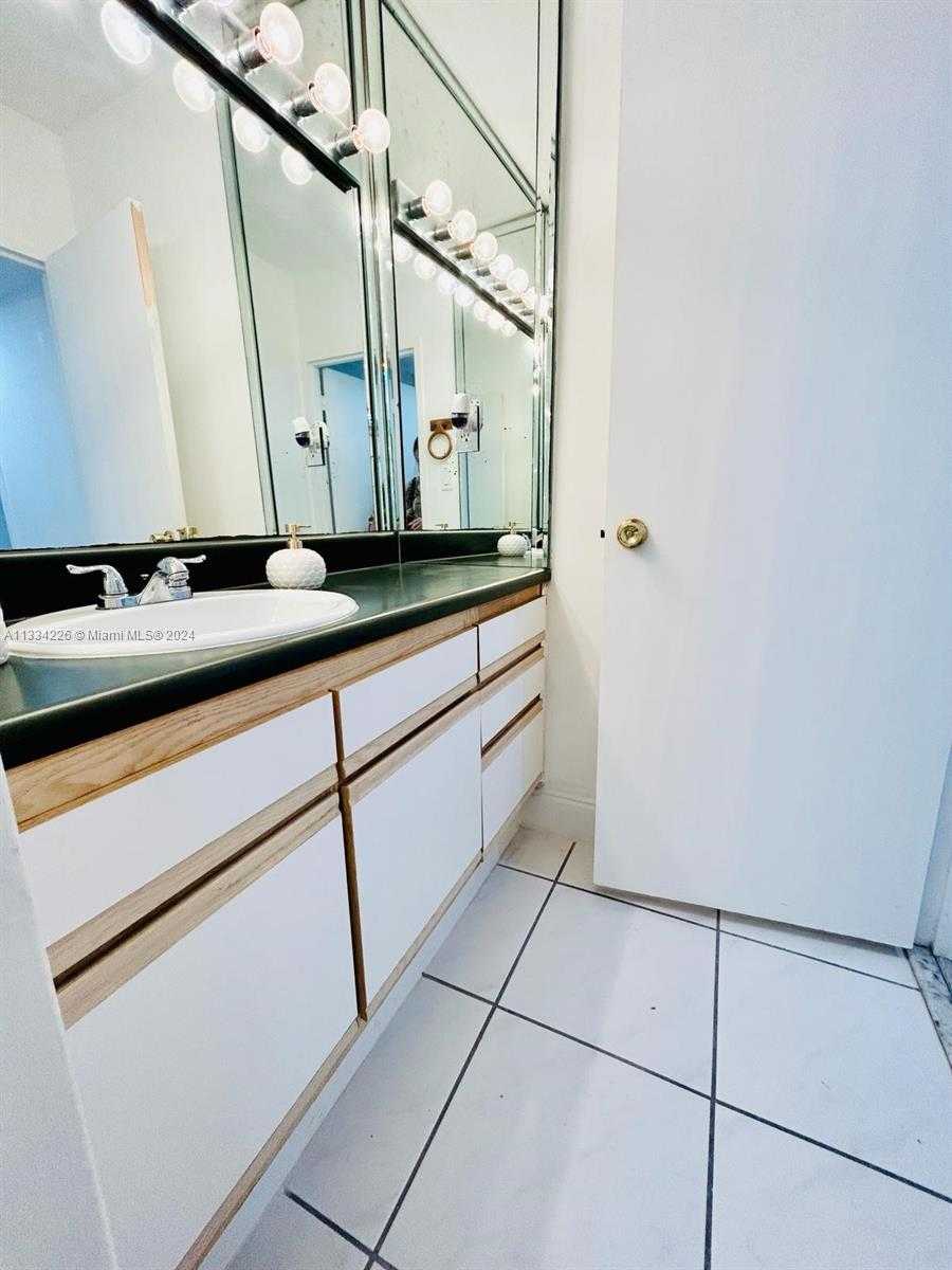 Small Image of 100 LINCOLN RD #535, Miami Beach Number 11