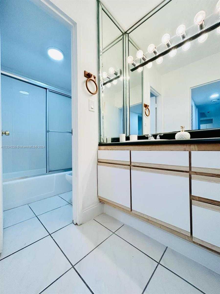 Small Image of 100 LINCOLN RD #535, Miami Beach Number 9