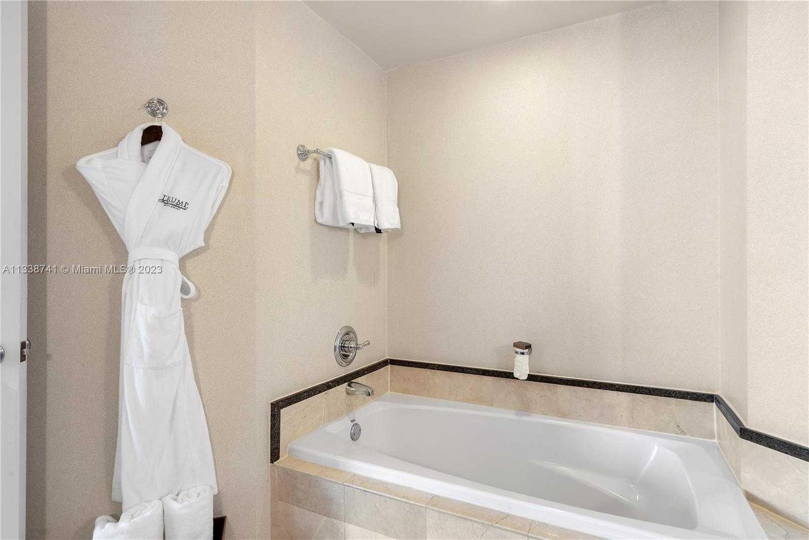 Small Image of 18001 COLLINS AVE #2009, Sunny Isles Beach Number 10