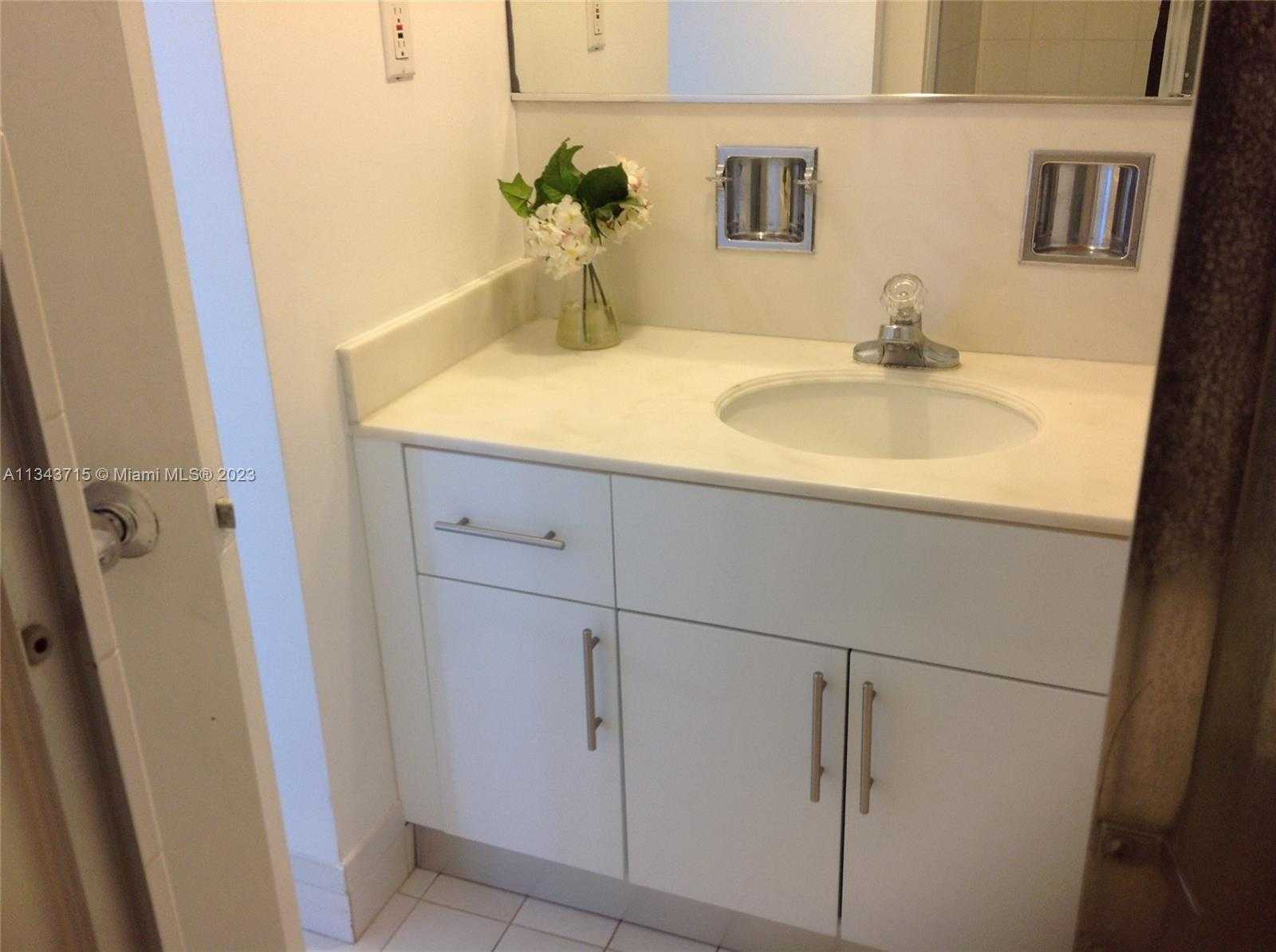 Small Image of 5151 COLLINS AVE #1119, Miami Beach Number 5
