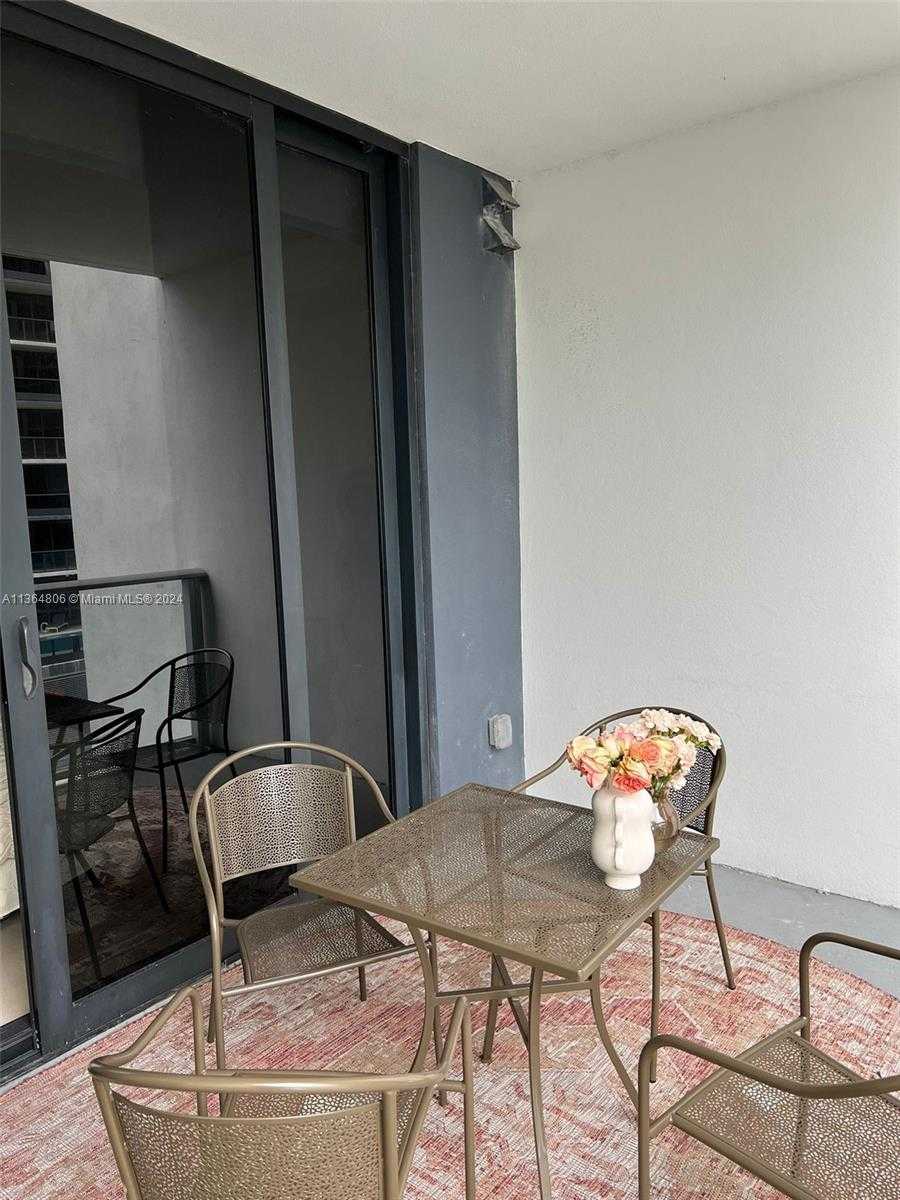 Small Image of 1010 BRICKELL AVE #2010, Miami Number 4