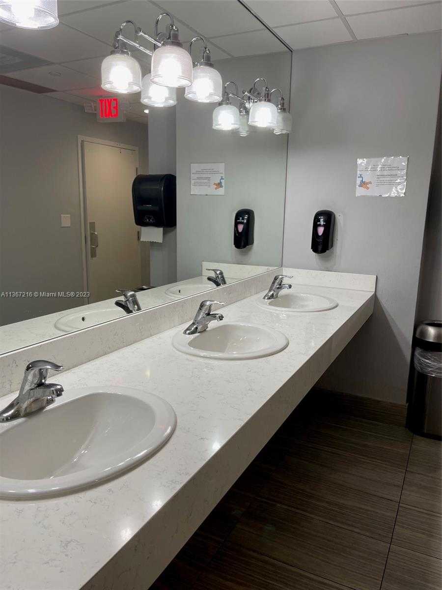 Small Image of 3675 NORTH COUNTRY CLUB DR #1601, Aventura Number 13