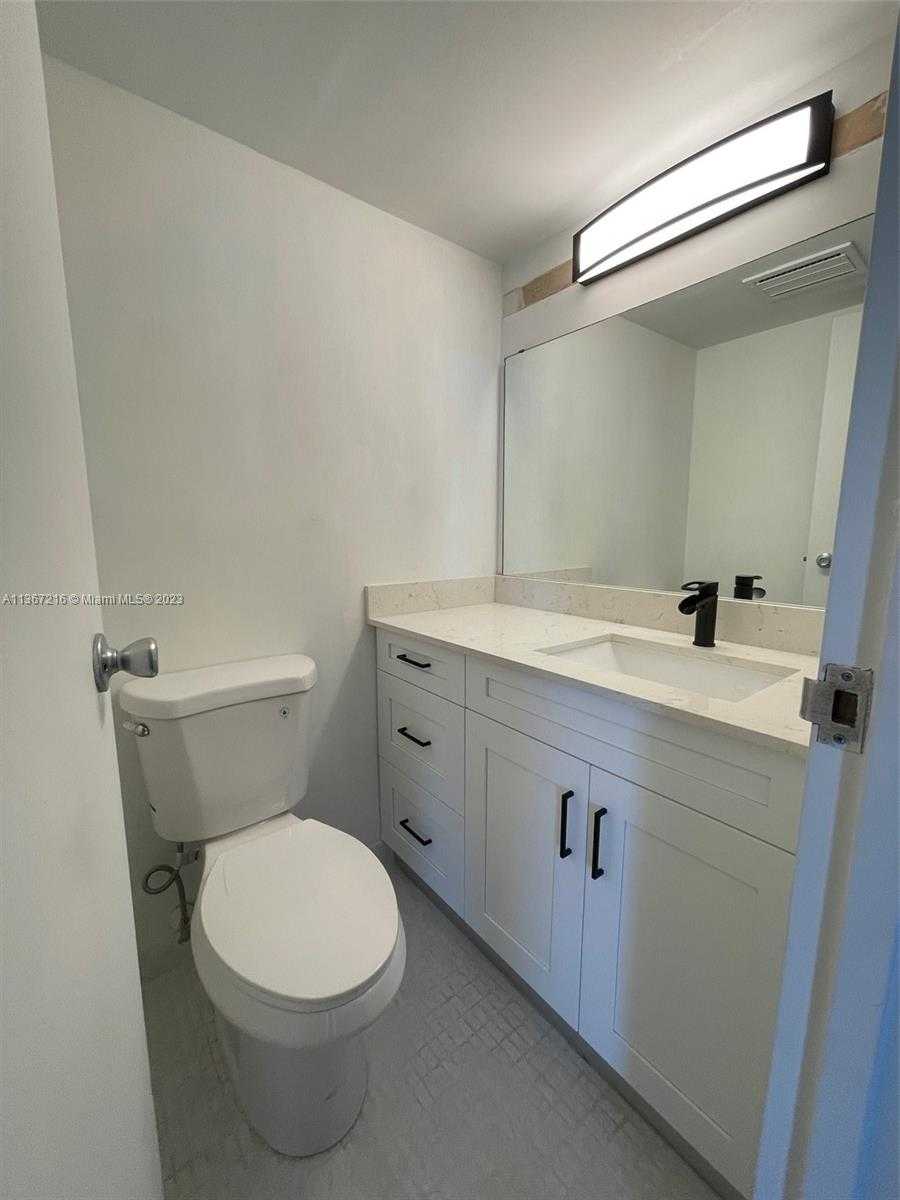 Small Image of 3675 NORTH COUNTRY CLUB DR #1601, Aventura Number 42