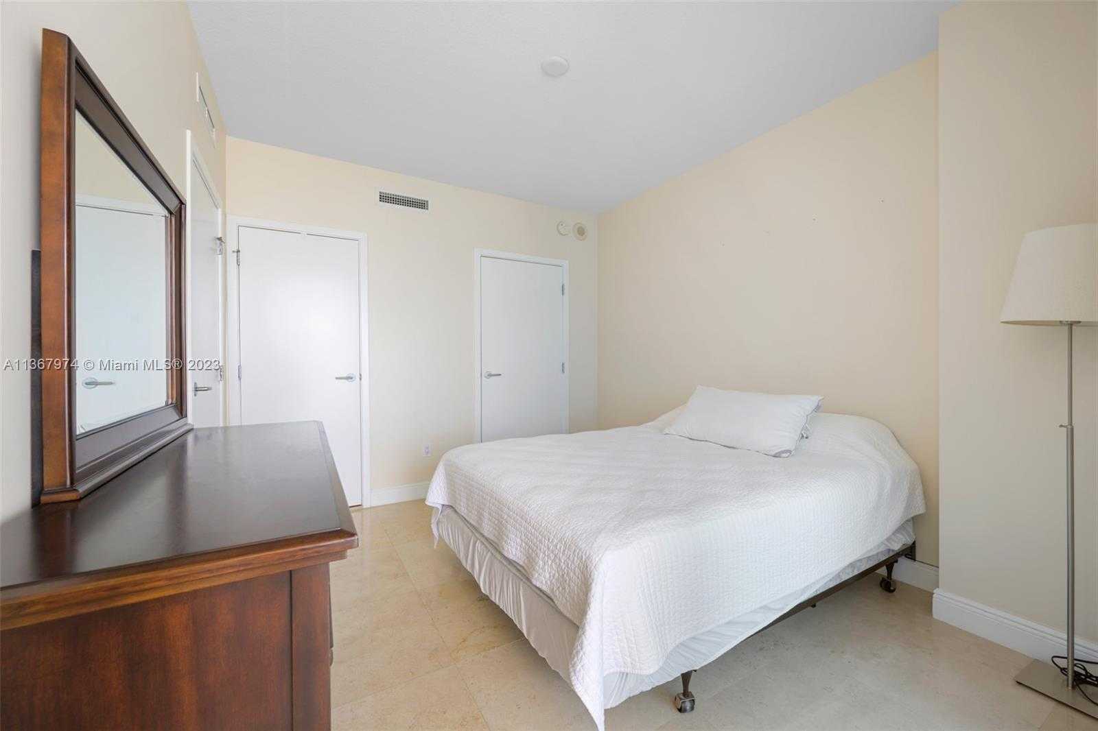 Small Image of 3801 #1105, Miami Beach Number 10