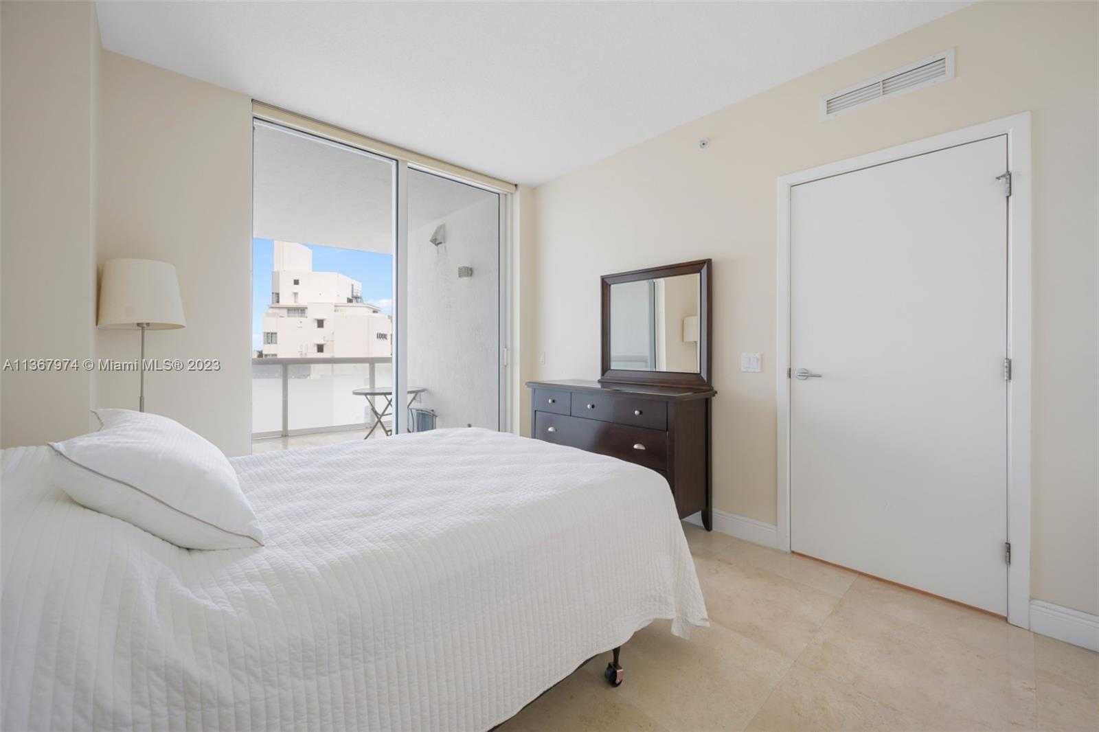 Small Image of 3801 #1105, Miami Beach Number 11