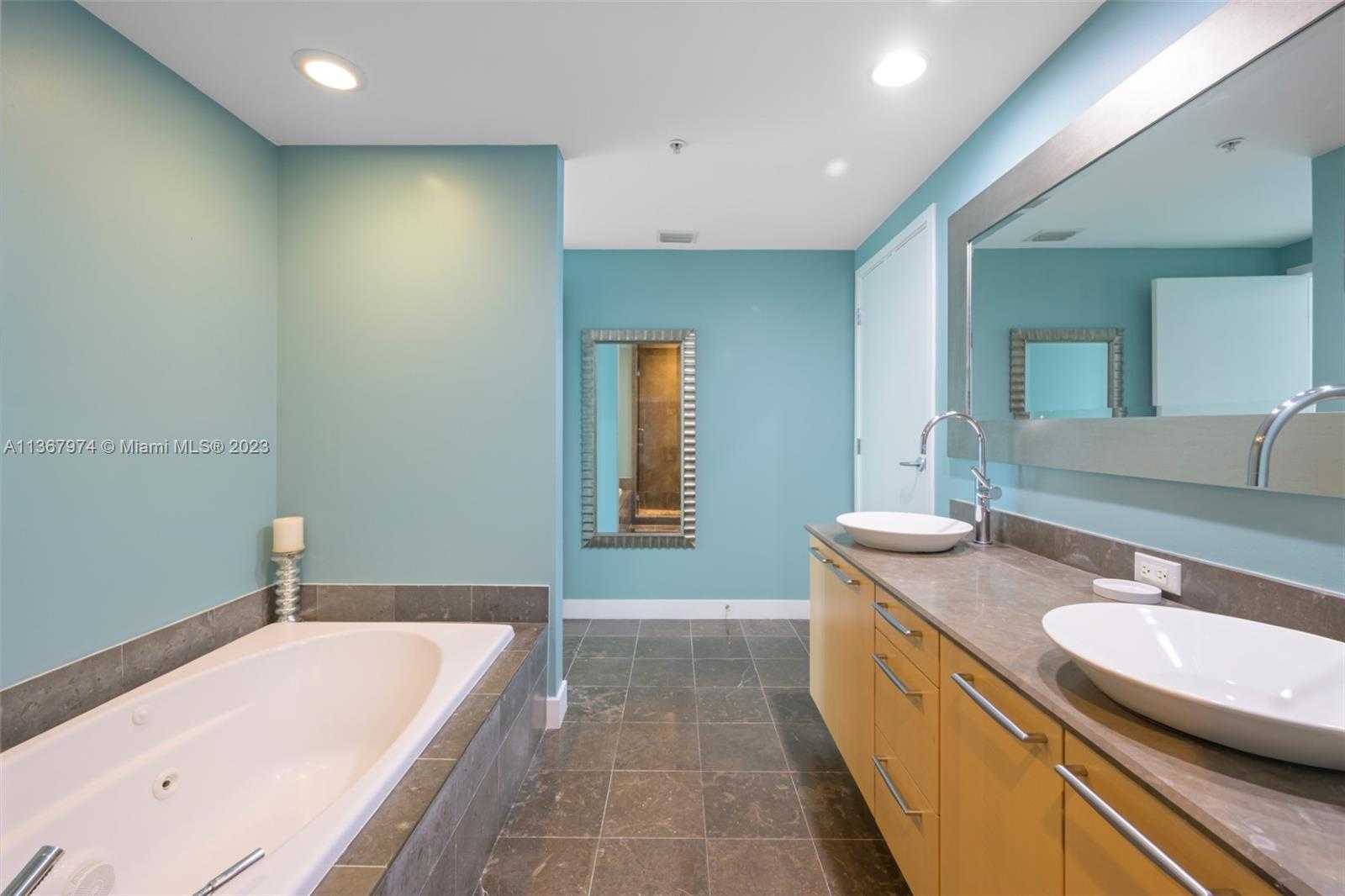 Small Image of 3801 #1105, Miami Beach Number 12