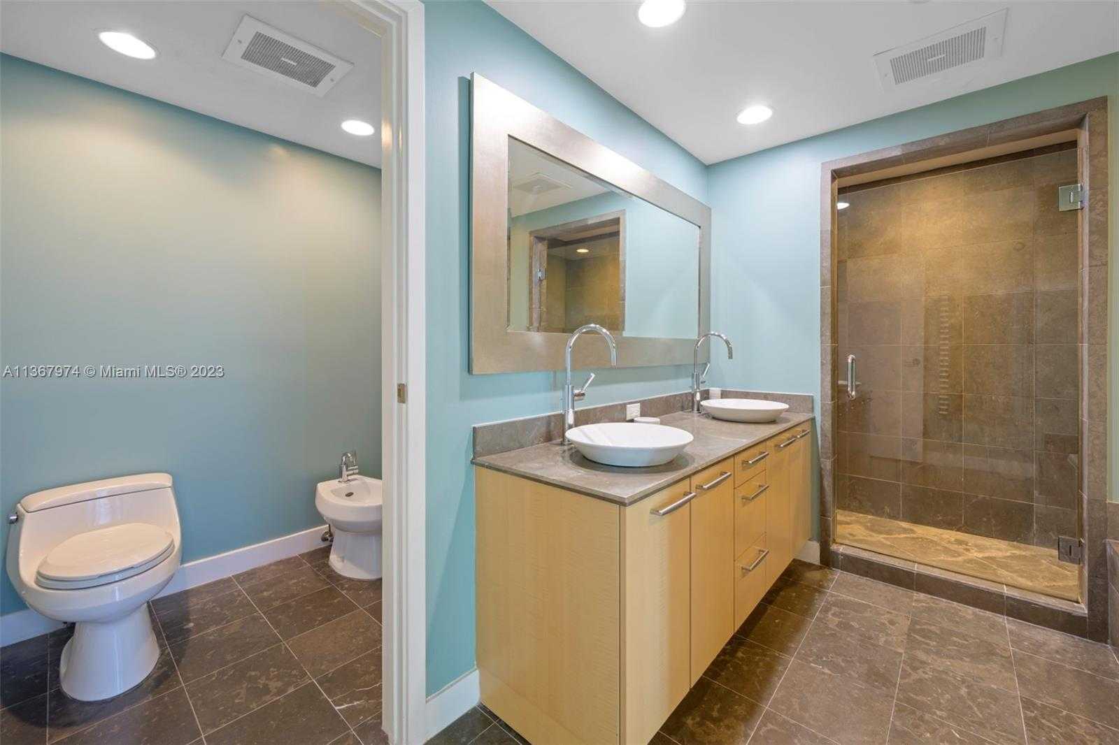 Small Image of 3801 #1105, Miami Beach Number 13
