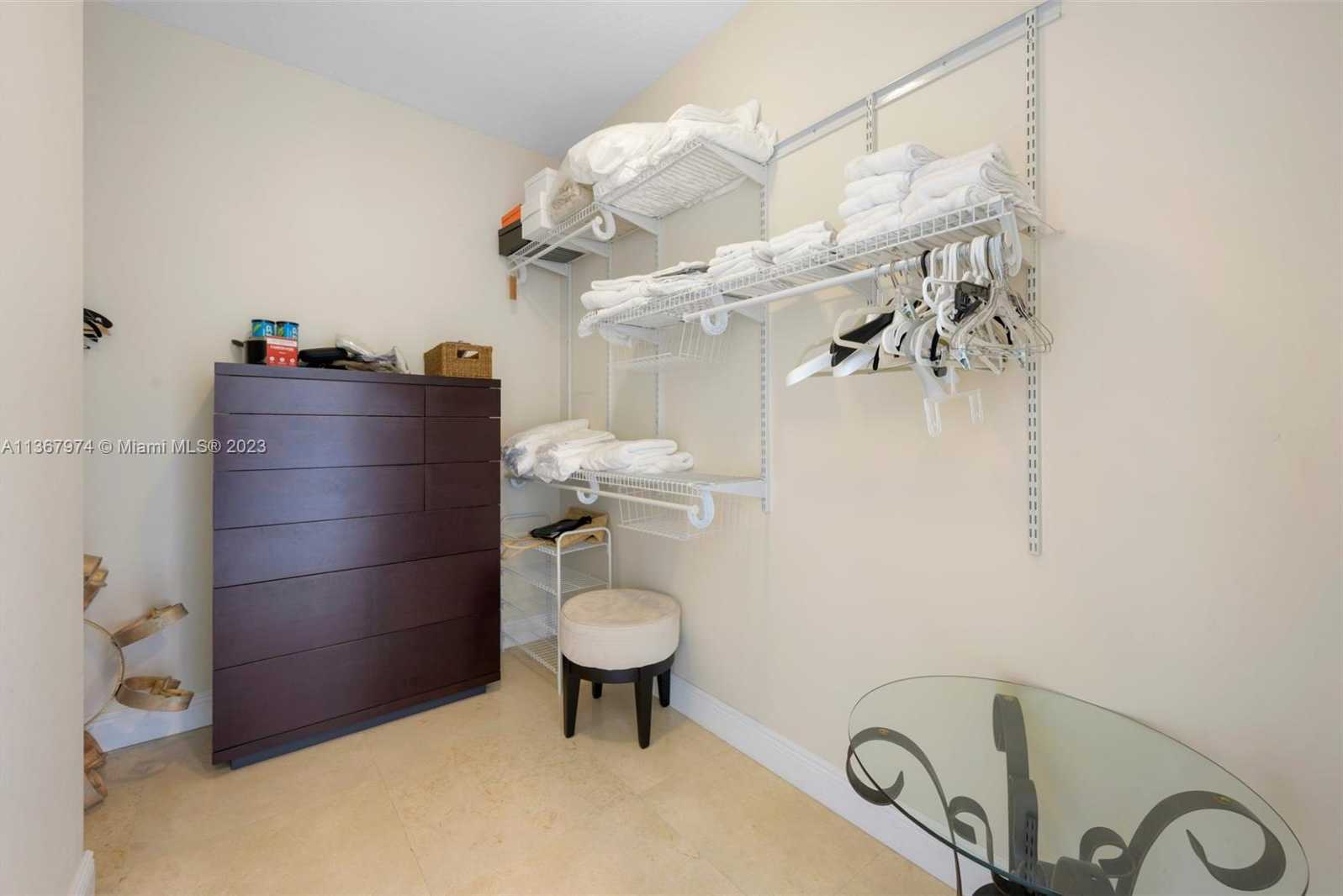 Small Image of 3801 #1105, Miami Beach Number 14