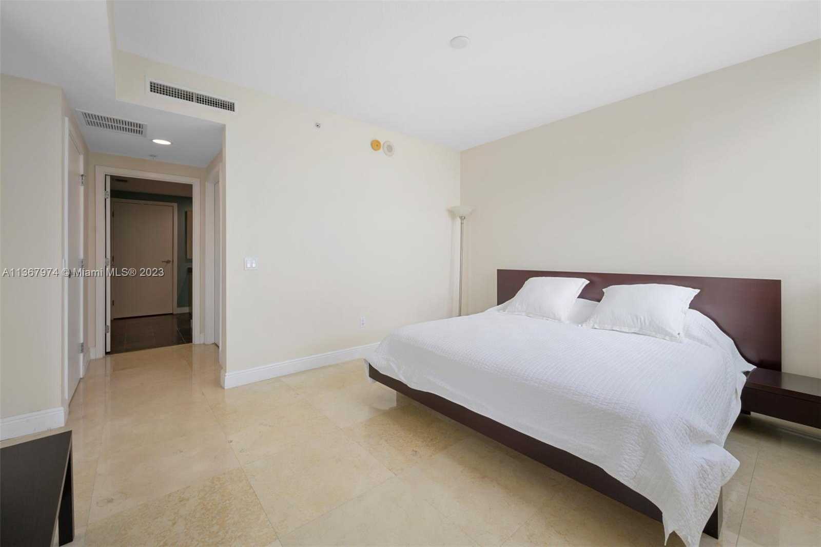 Small Image of 3801 #1105, Miami Beach Number 15