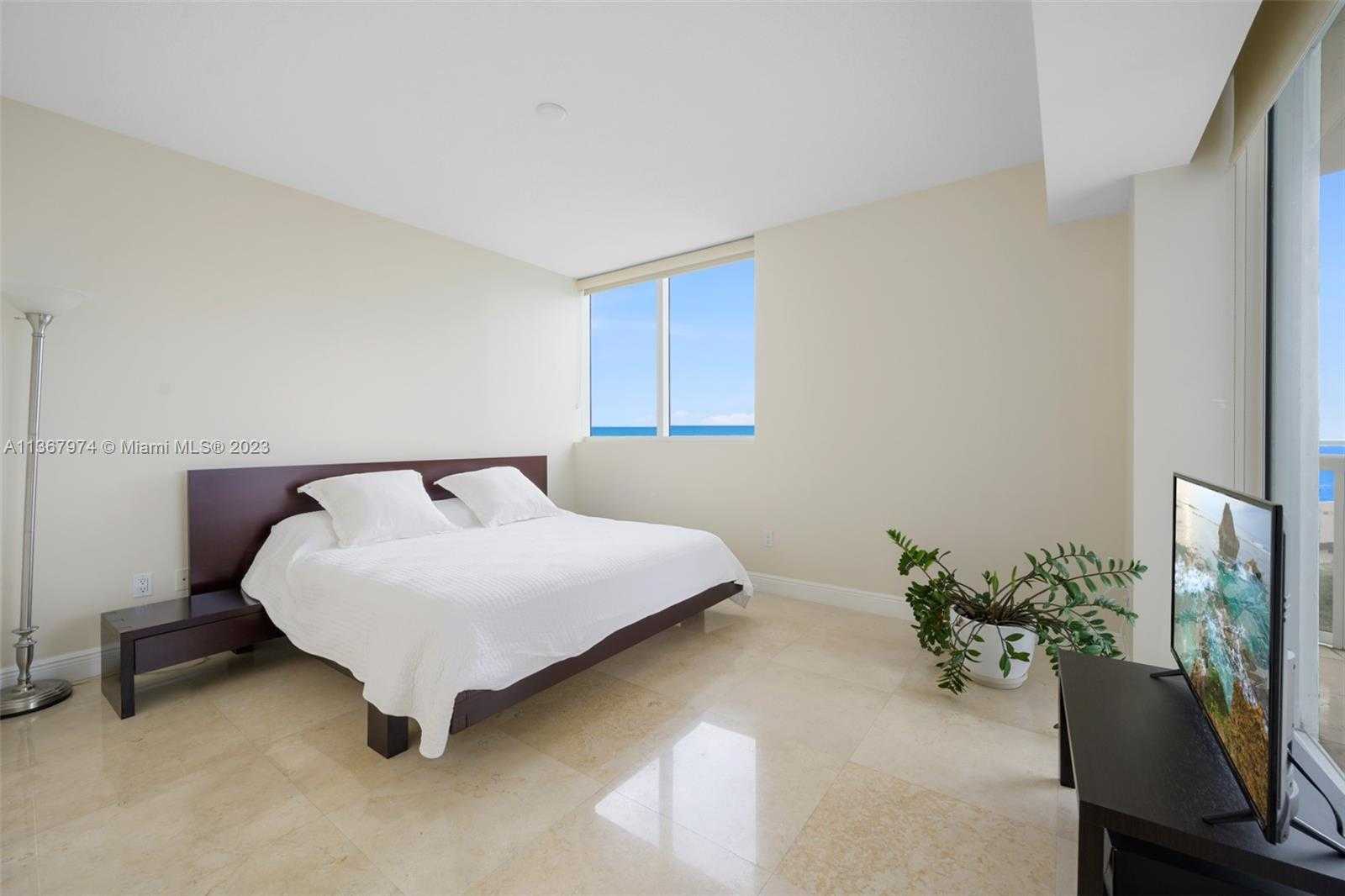 Small Image of 3801 #1105, Miami Beach Number 17