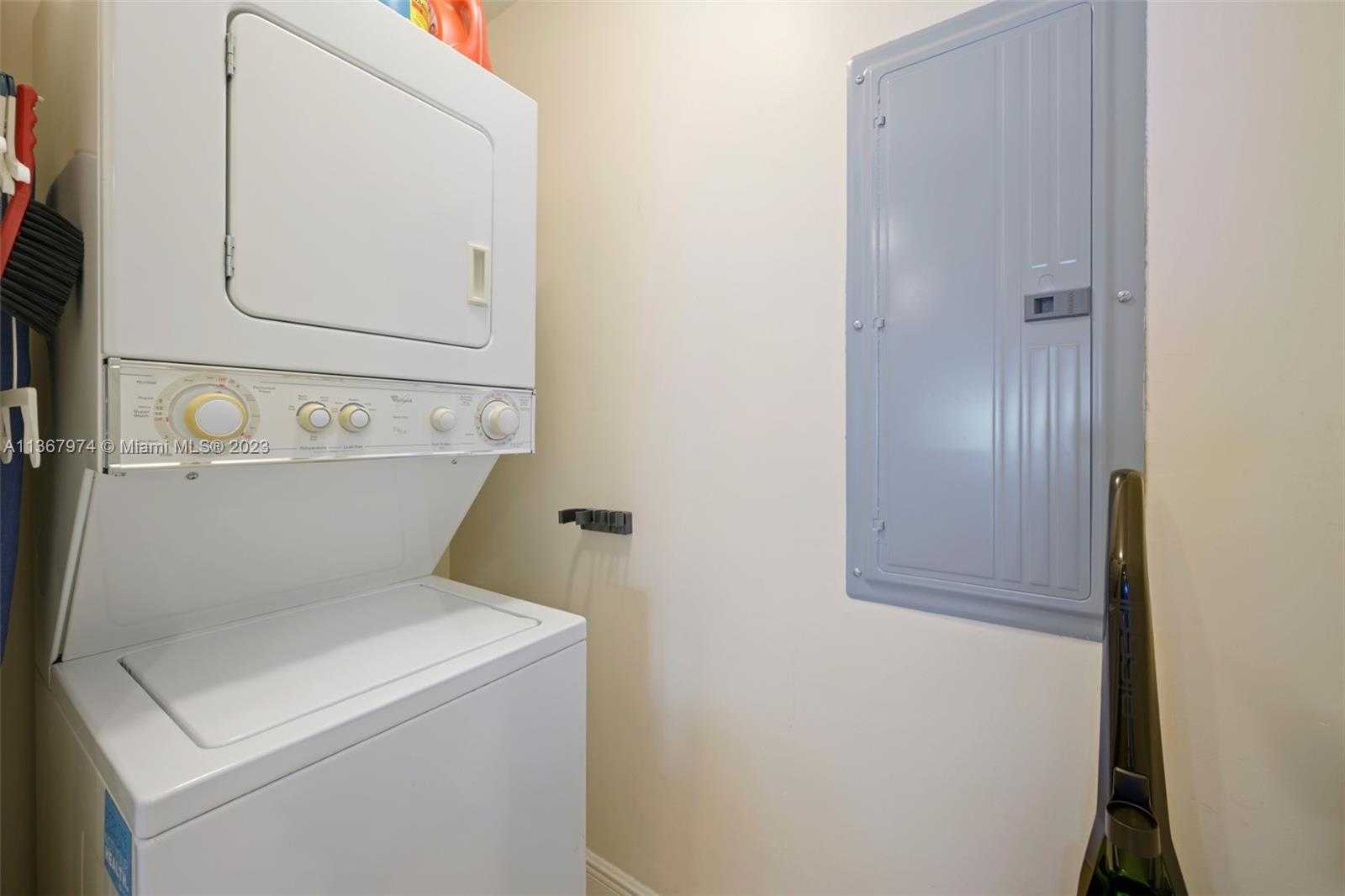 Small Image of 3801 #1105, Miami Beach Number 18
