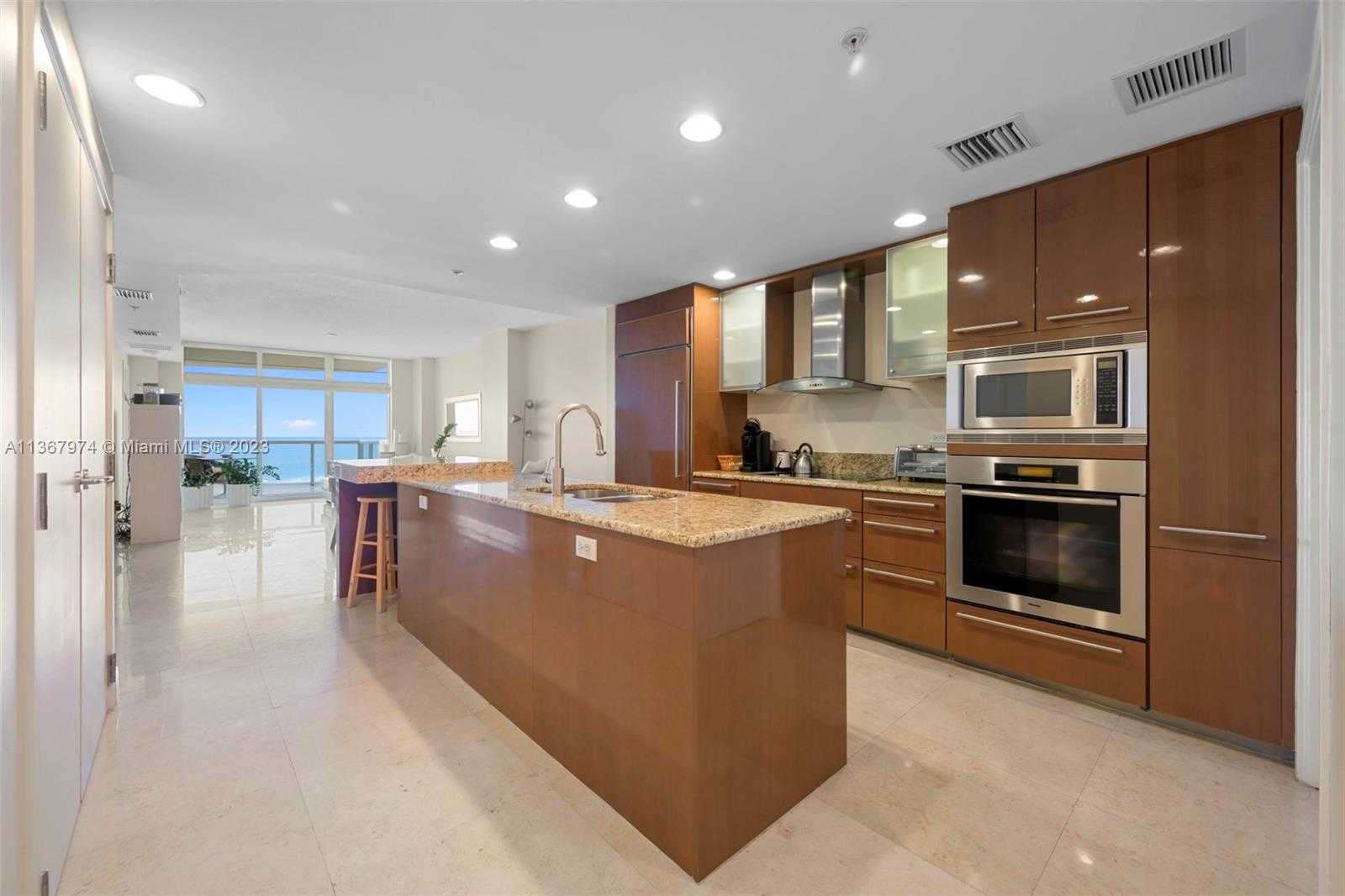 Small Image of 3801 #1105, Miami Beach Number 19