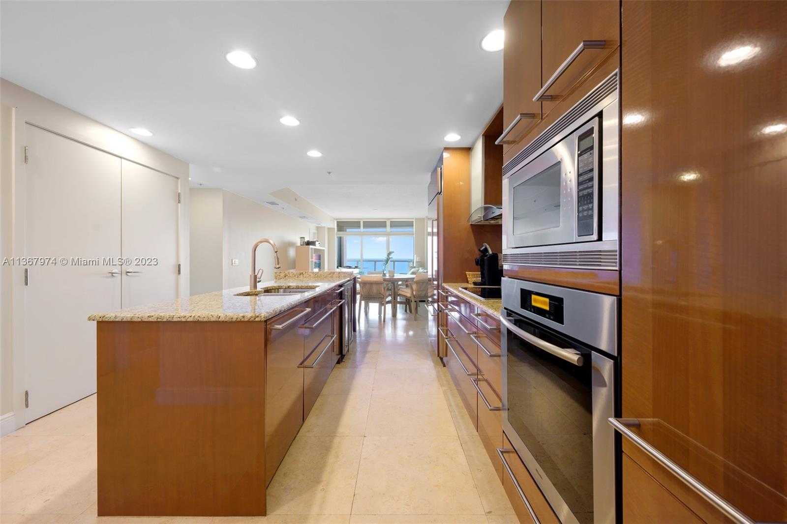 Small Image of 3801 #1105, Miami Beach Number 20