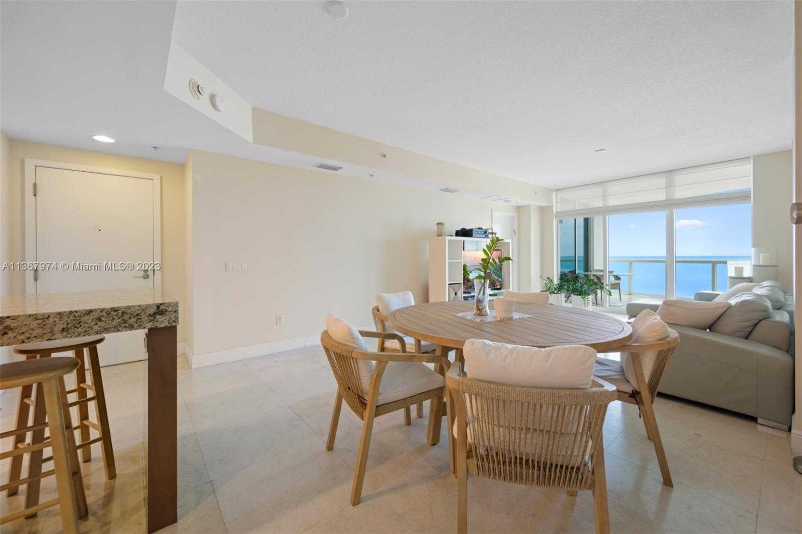 Small Image of 3801 #1105, Miami Beach Number 21