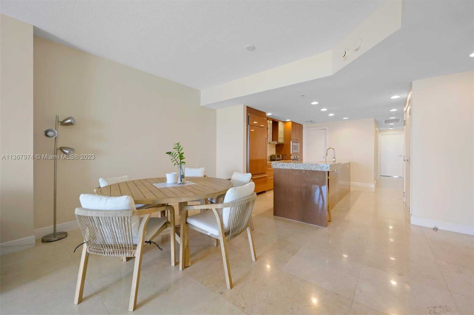 Small Image of 3801 #1105, Miami Beach Number 22