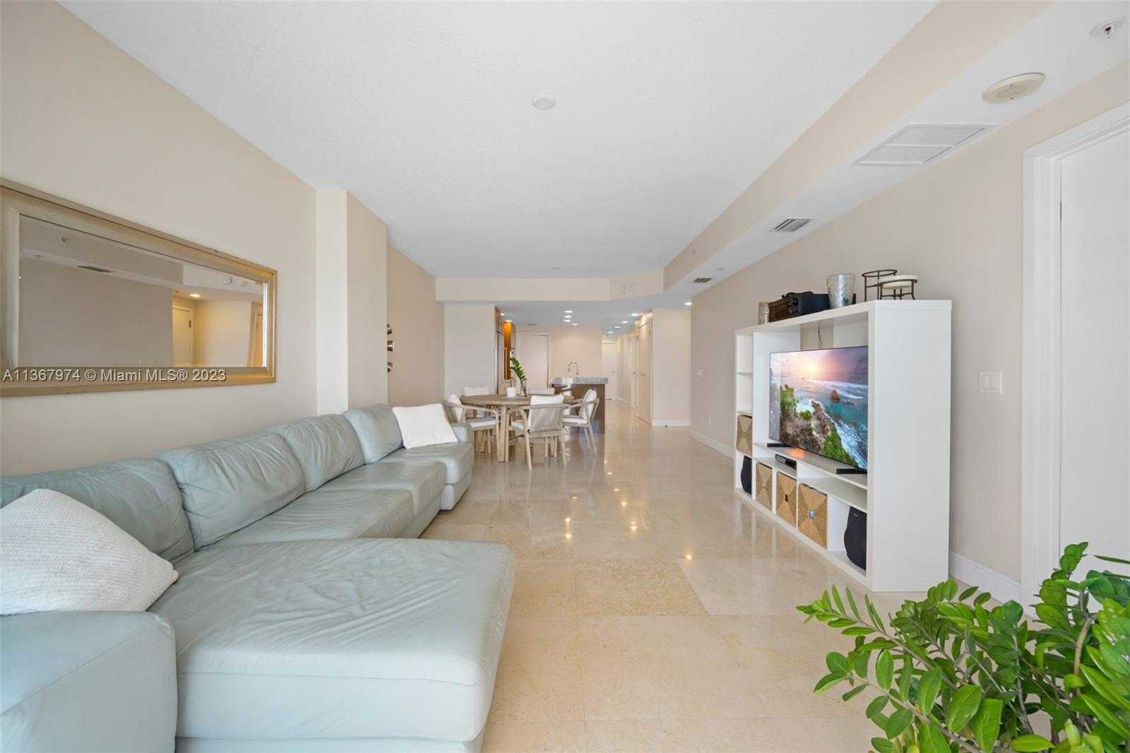 Small Image of 3801 #1105, Miami Beach Number 23