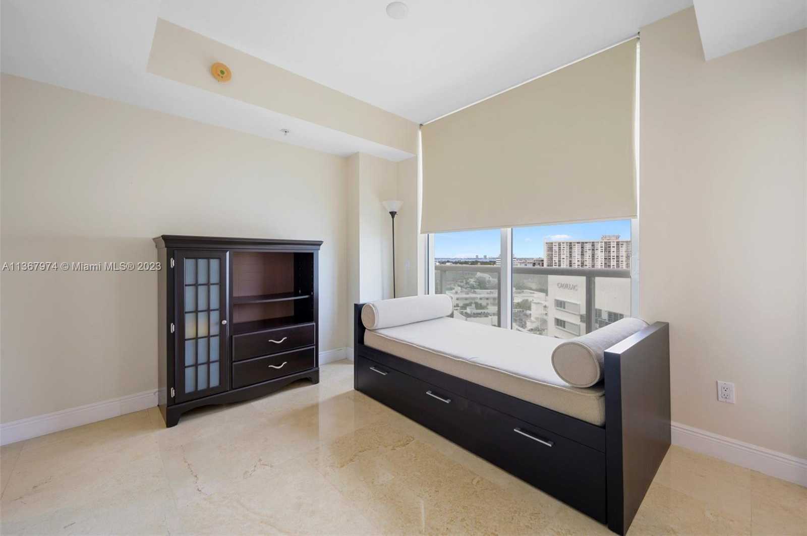 Small Image of 3801 #1105, Miami Beach Number 8