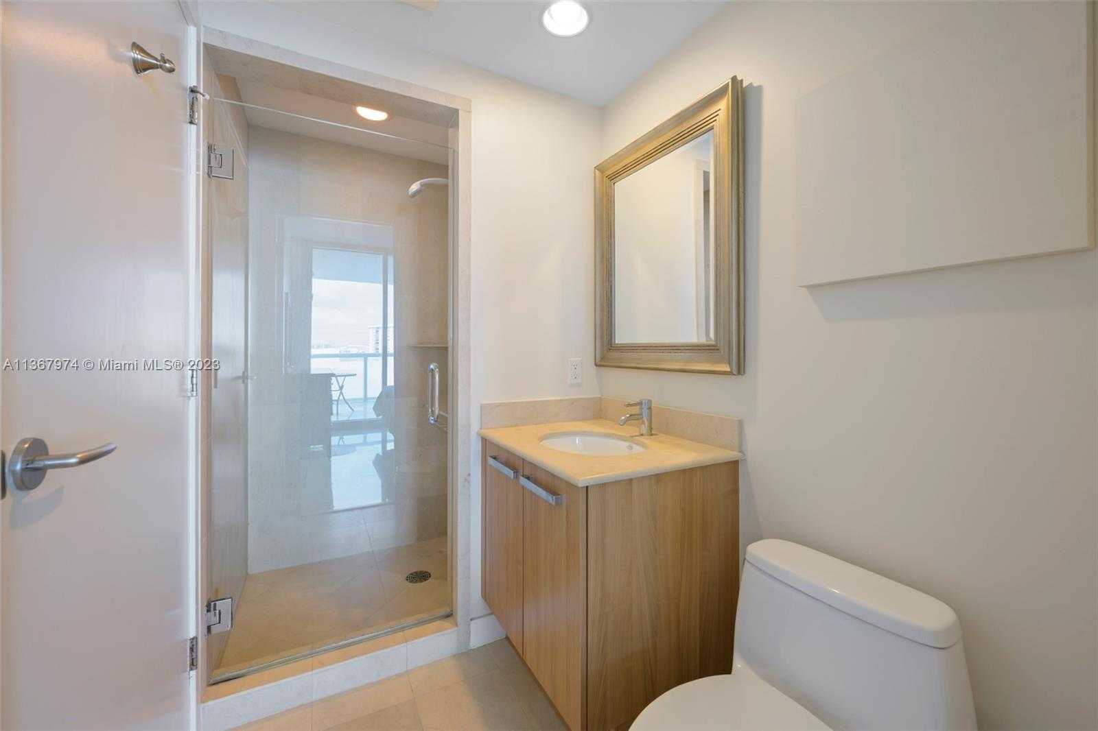 Small Image of 3801 #1105, Miami Beach Number 9