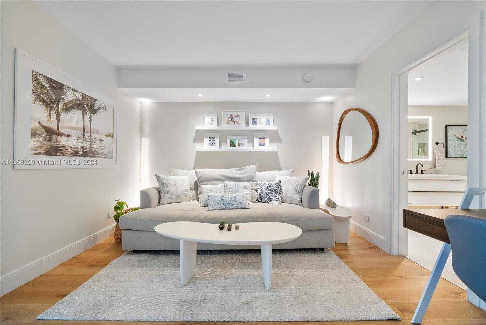 Small Image of 2301 COLLINS AVE #1536/1537, Miami Beach Number 3