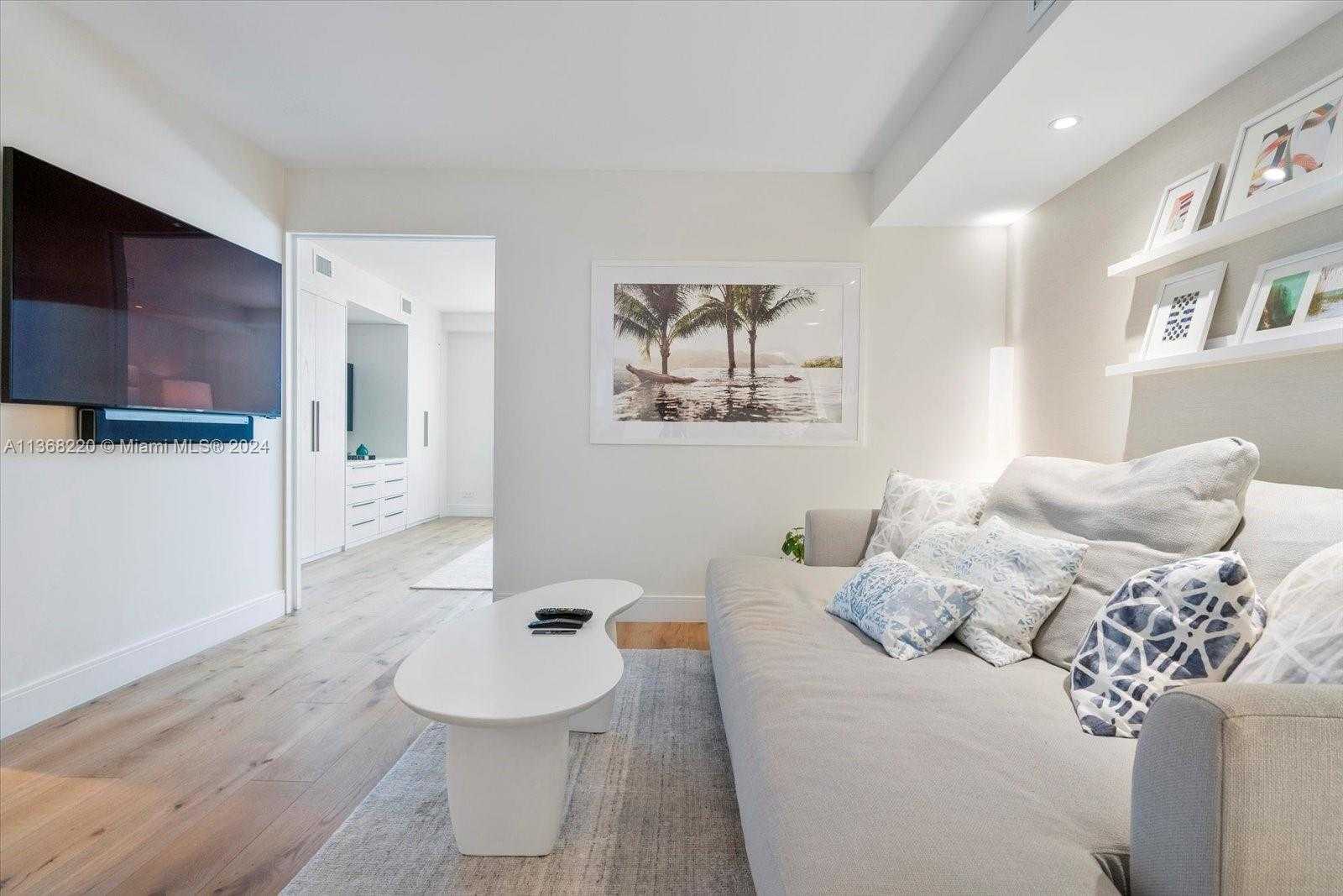 Small Image of 2301 COLLINS AVE #1536/1537, Miami Beach Number 4