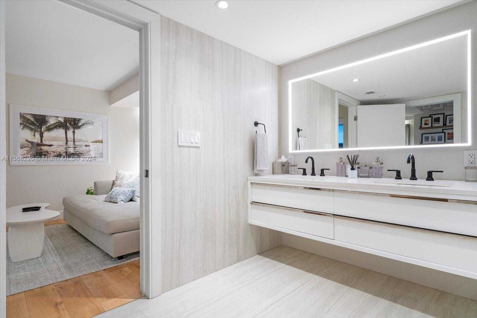 Small Image of 2301 COLLINS AVE #1536/1537, Miami Beach Number 7