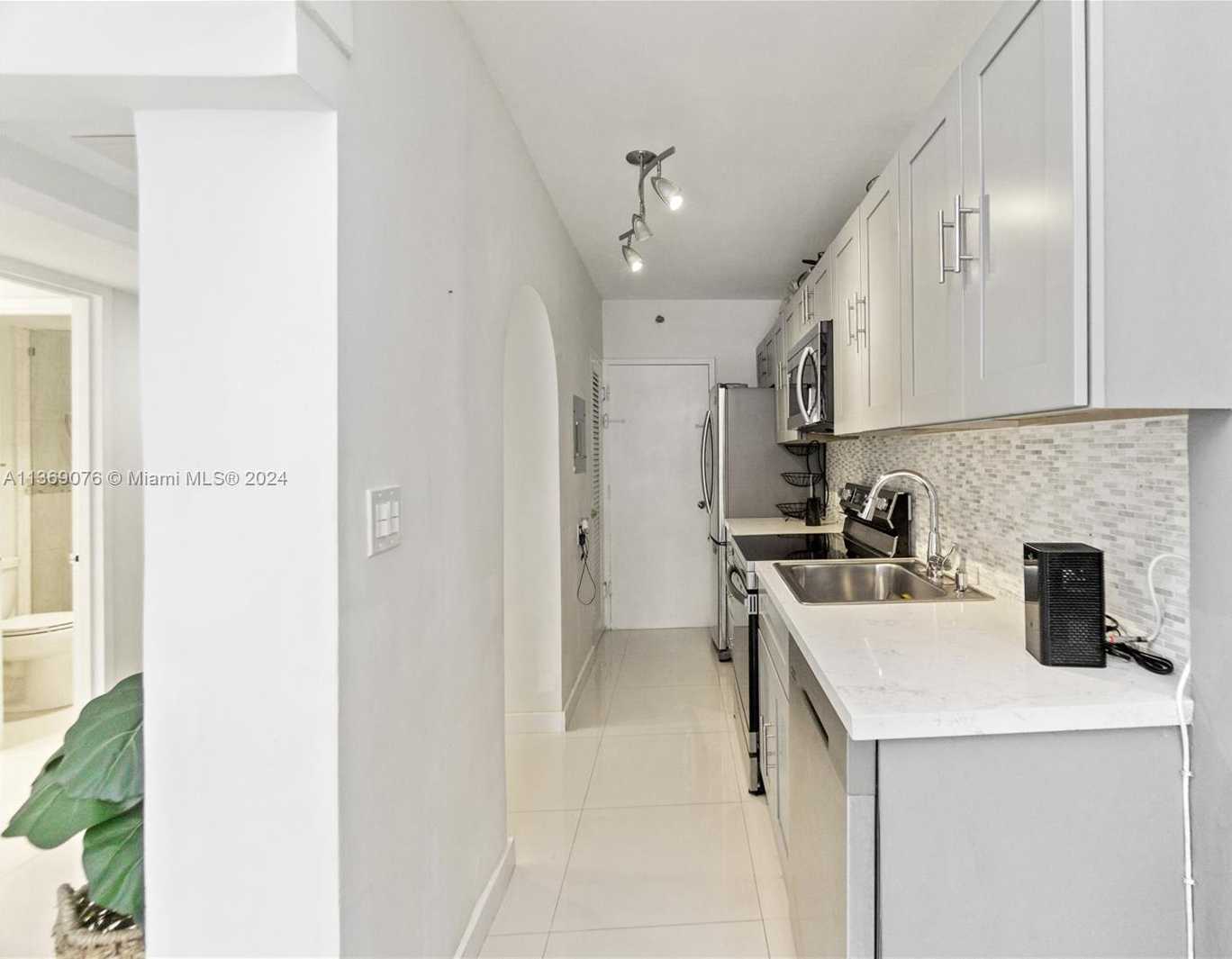 Small Image of 100 LINCOLN RD #501, Miami Beach Number 4