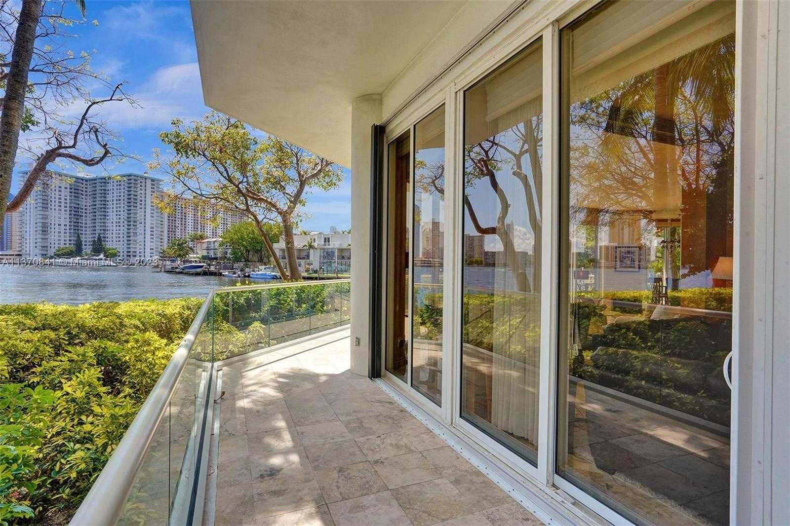 Small Image of 2600 ISLAND BLVD #101, Aventura Number 17