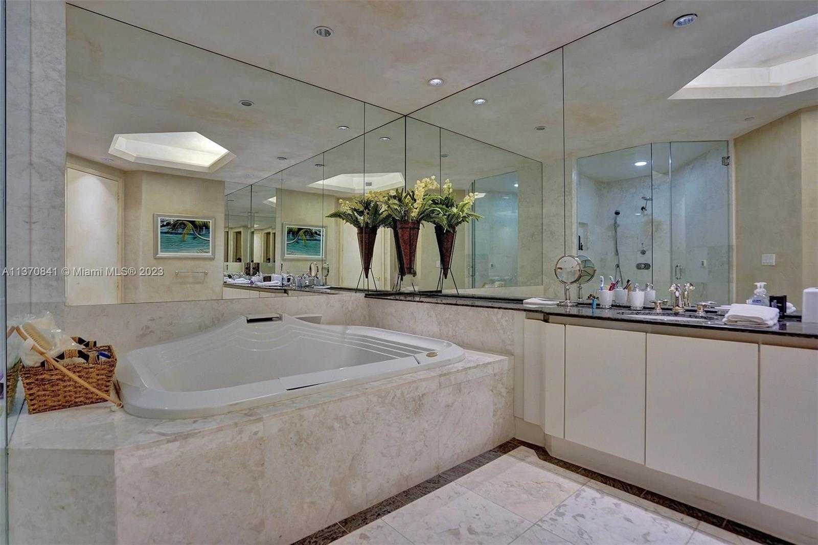 Small Image of 2600 ISLAND BLVD #101, Aventura Number 24