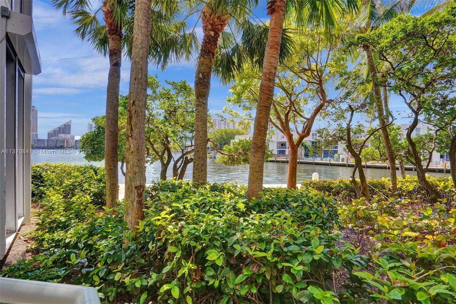 Small Image of 2600 ISLAND BLVD #101, Aventura Number 29